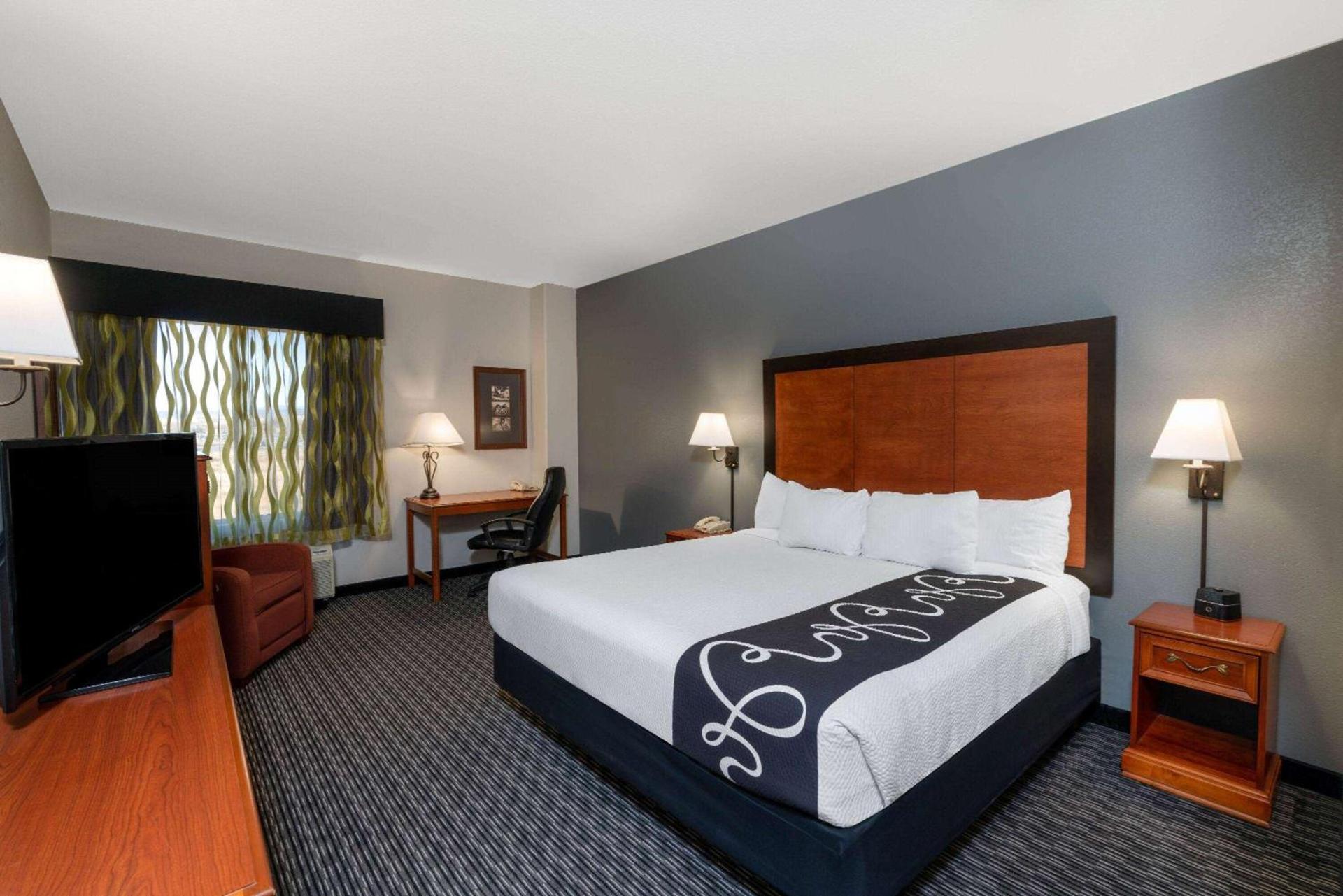La Quinta by Wyndham Rifle photo 31