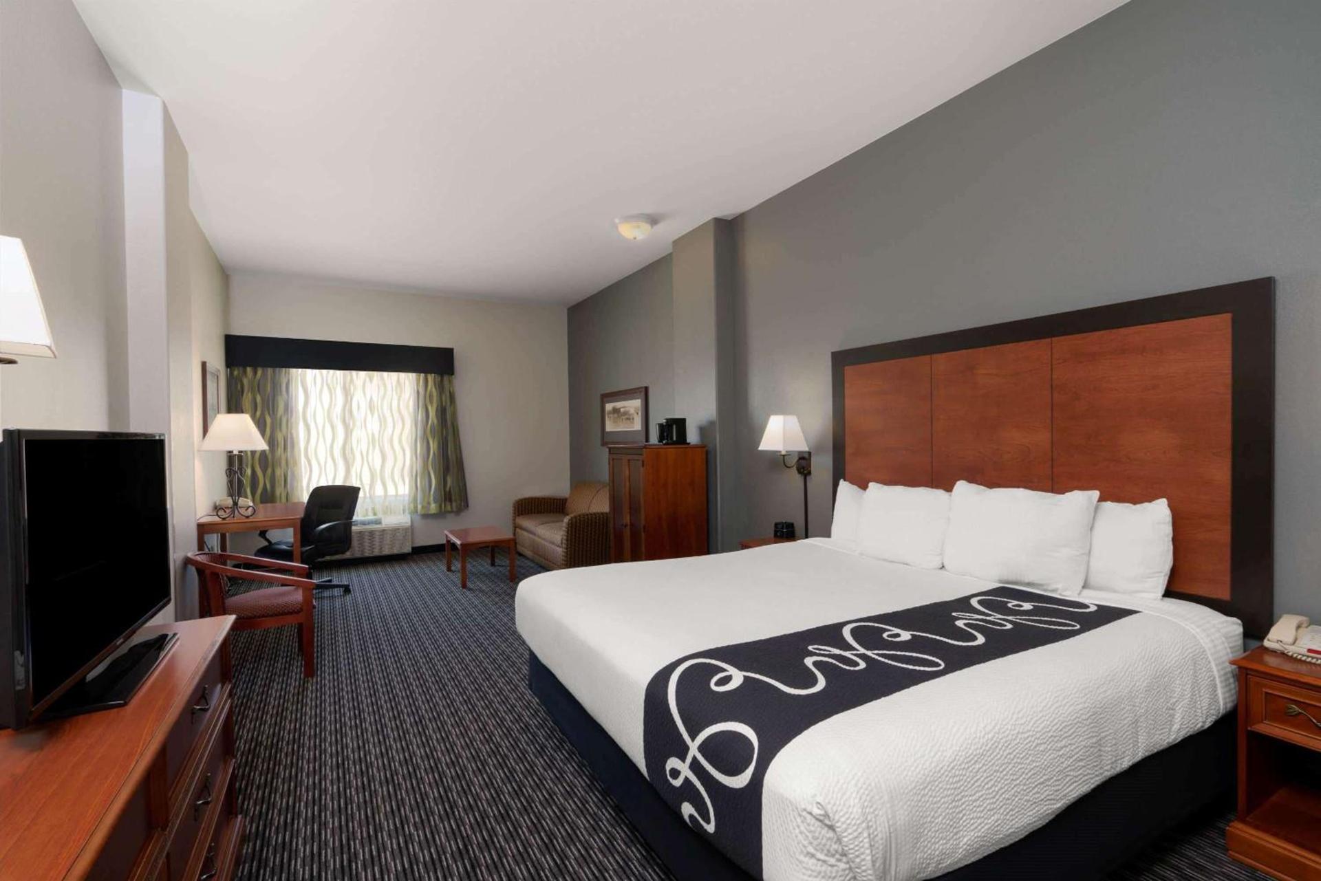 La Quinta by Wyndham Rifle photo 30