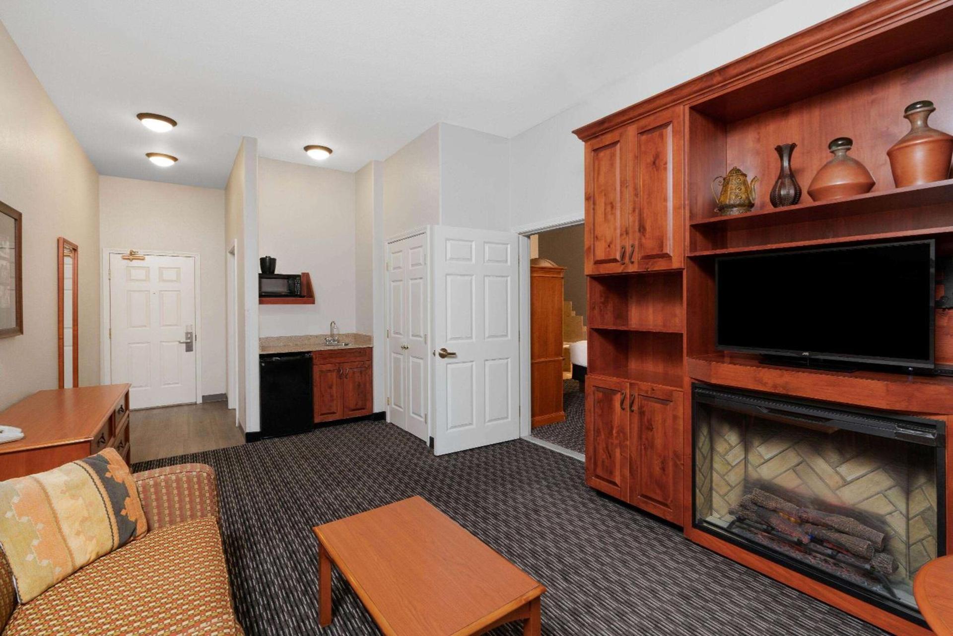 La Quinta by Wyndham Rifle photo 14