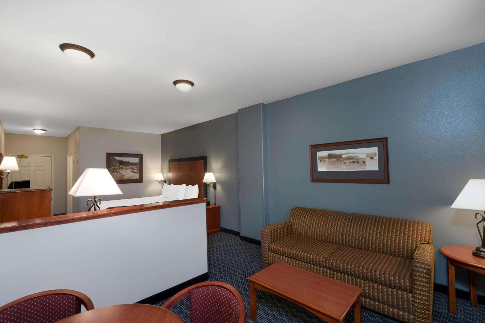 La Quinta by Wyndham Rifle photo 11