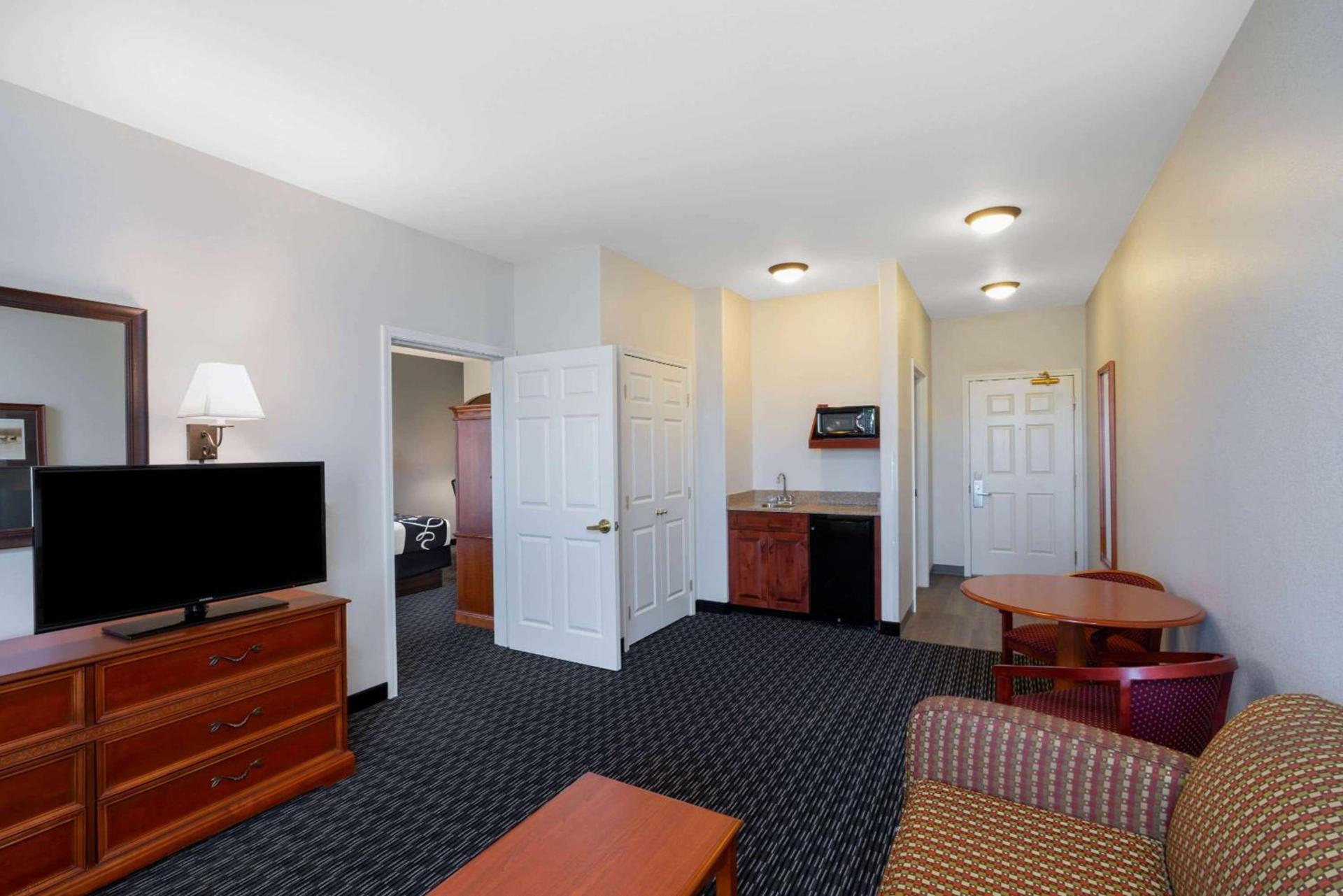 La Quinta by Wyndham Rifle photo 12