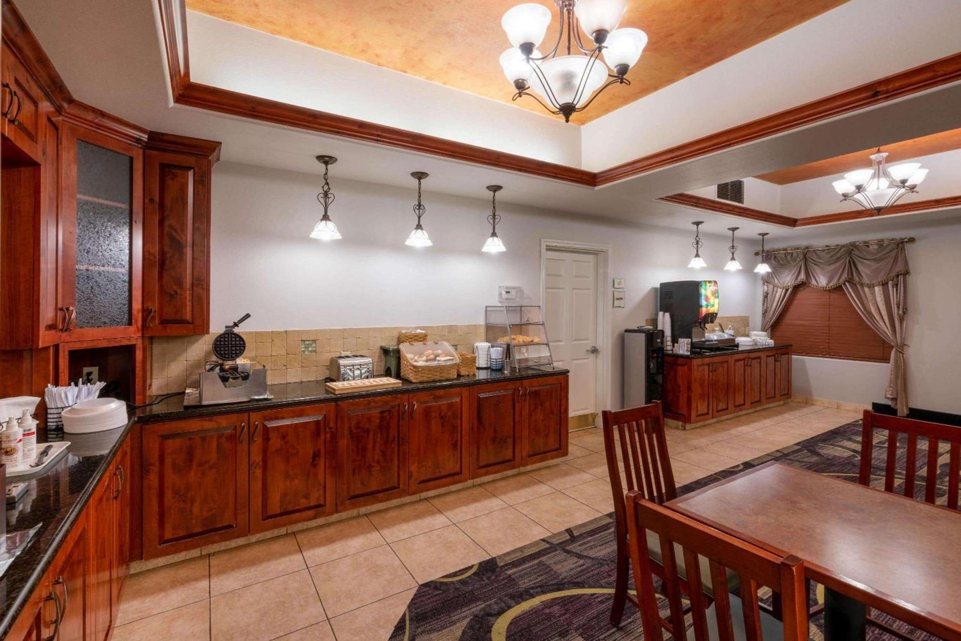 La Quinta by Wyndham Rifle photo 6