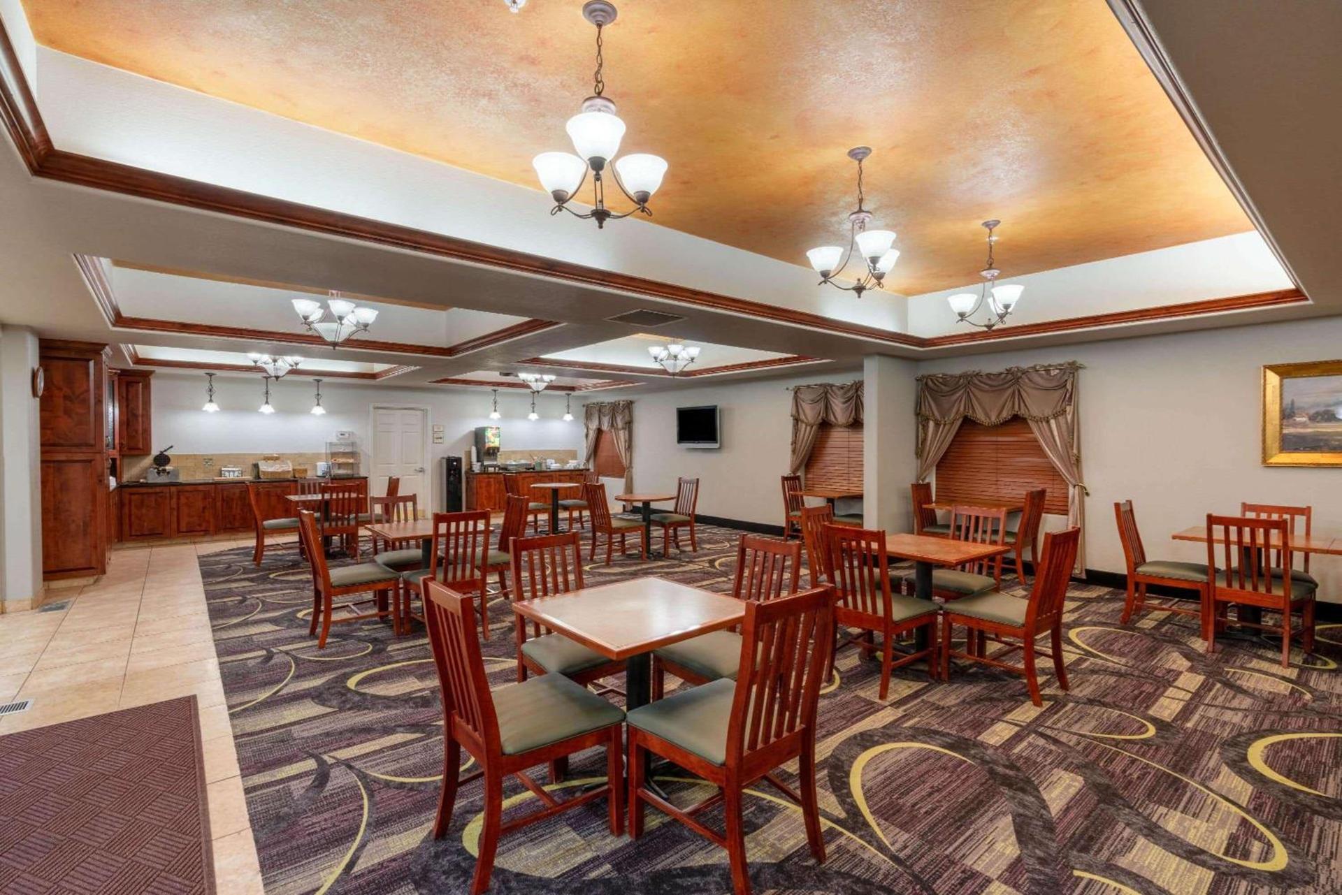 La Quinta by Wyndham Rifle photo 8