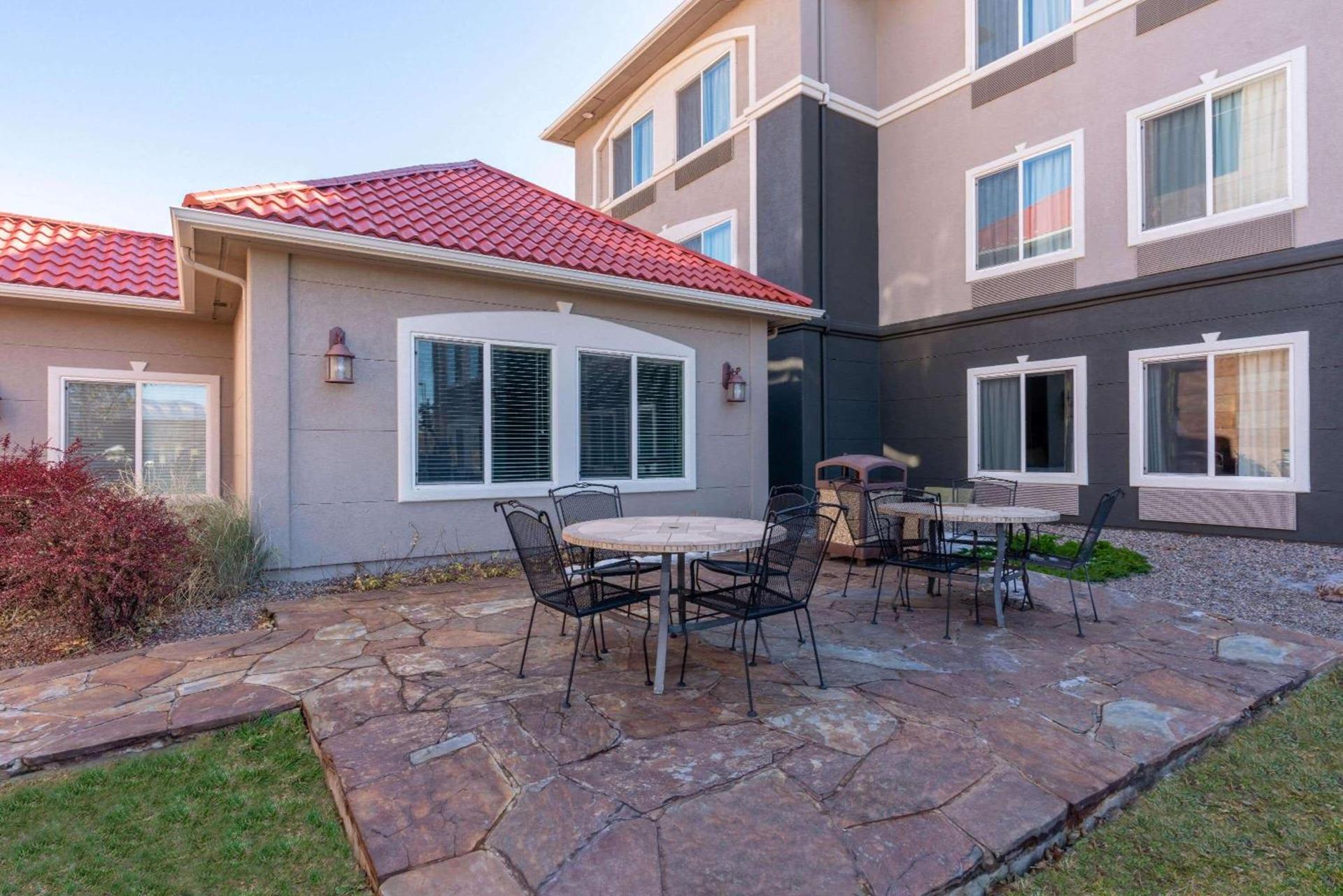 La Quinta by Wyndham Rifle photo 5
