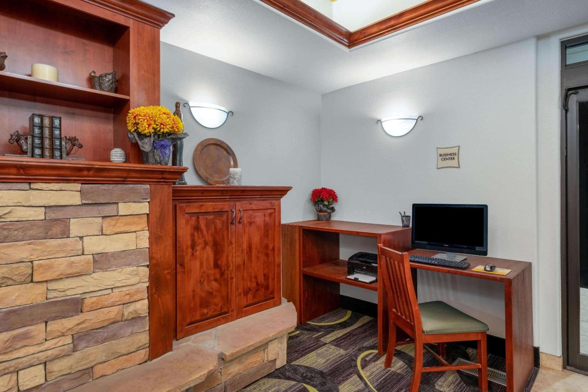 La Quinta by Wyndham Rifle photo 4
