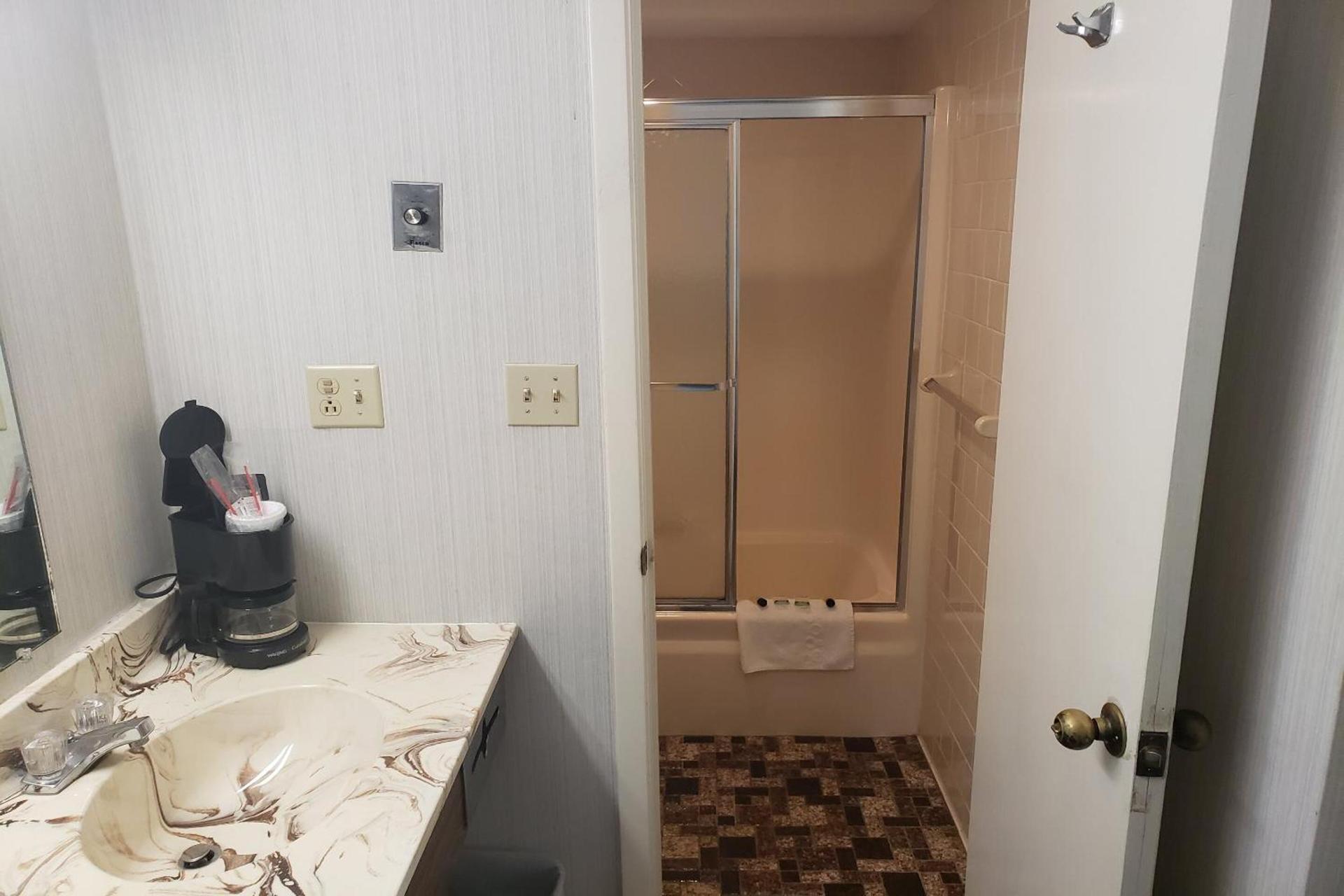 OYO Hotel Whitely City Hwy 27 KY photo 29