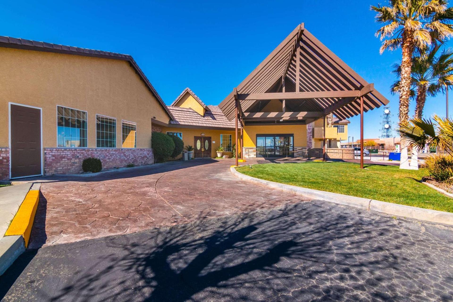 Comfort Inn & Suites Mojave photo 2