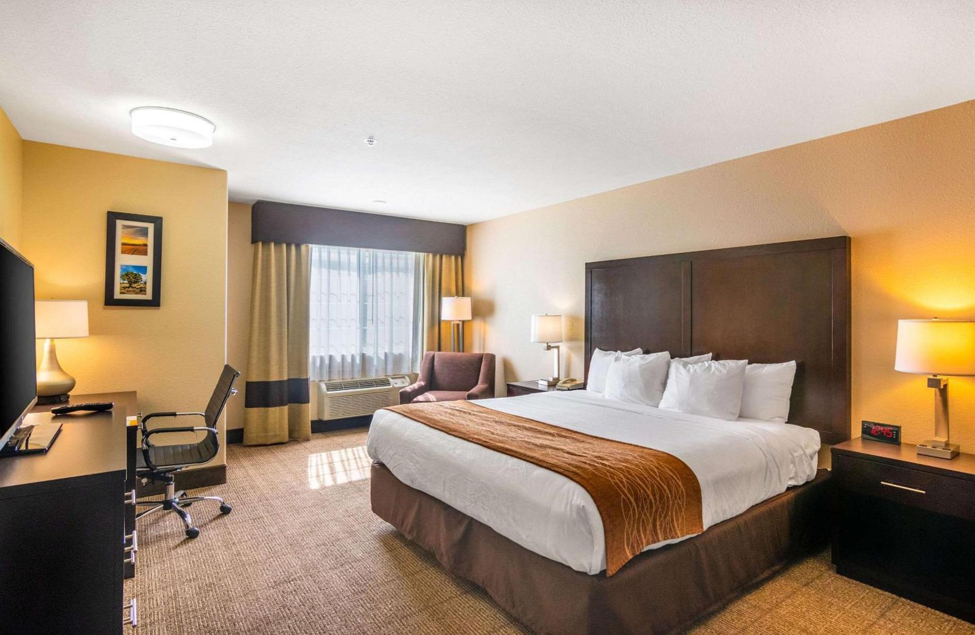 Comfort Inn & Suites Mojave photo 9
