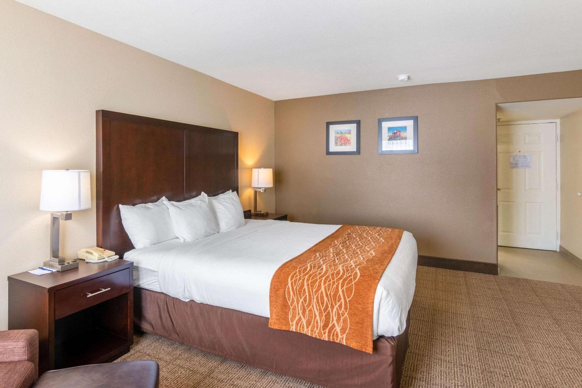 Comfort Inn & Suites Mojave photo 11