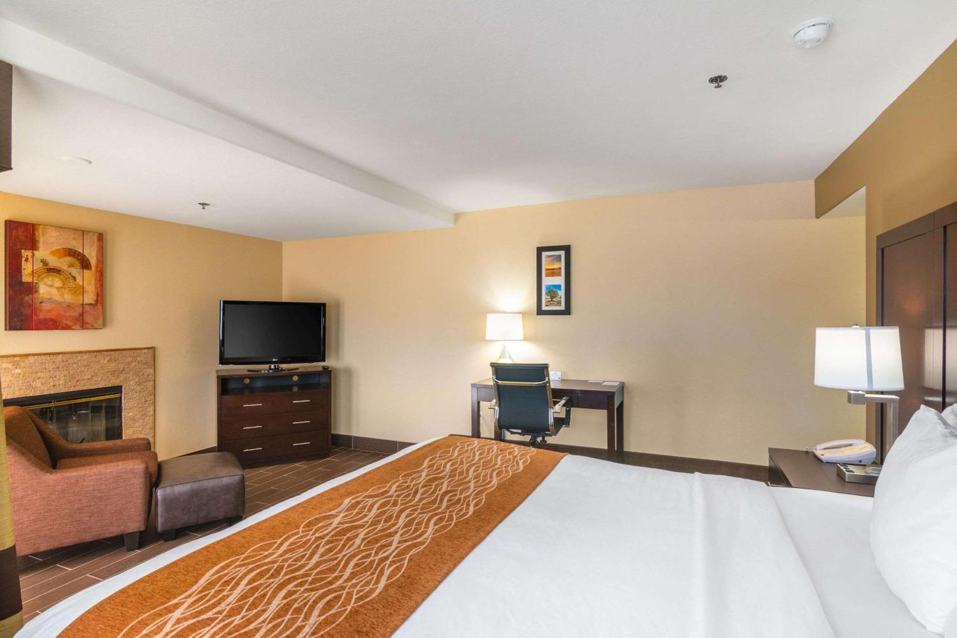 Comfort Inn & Suites Mojave photo 16