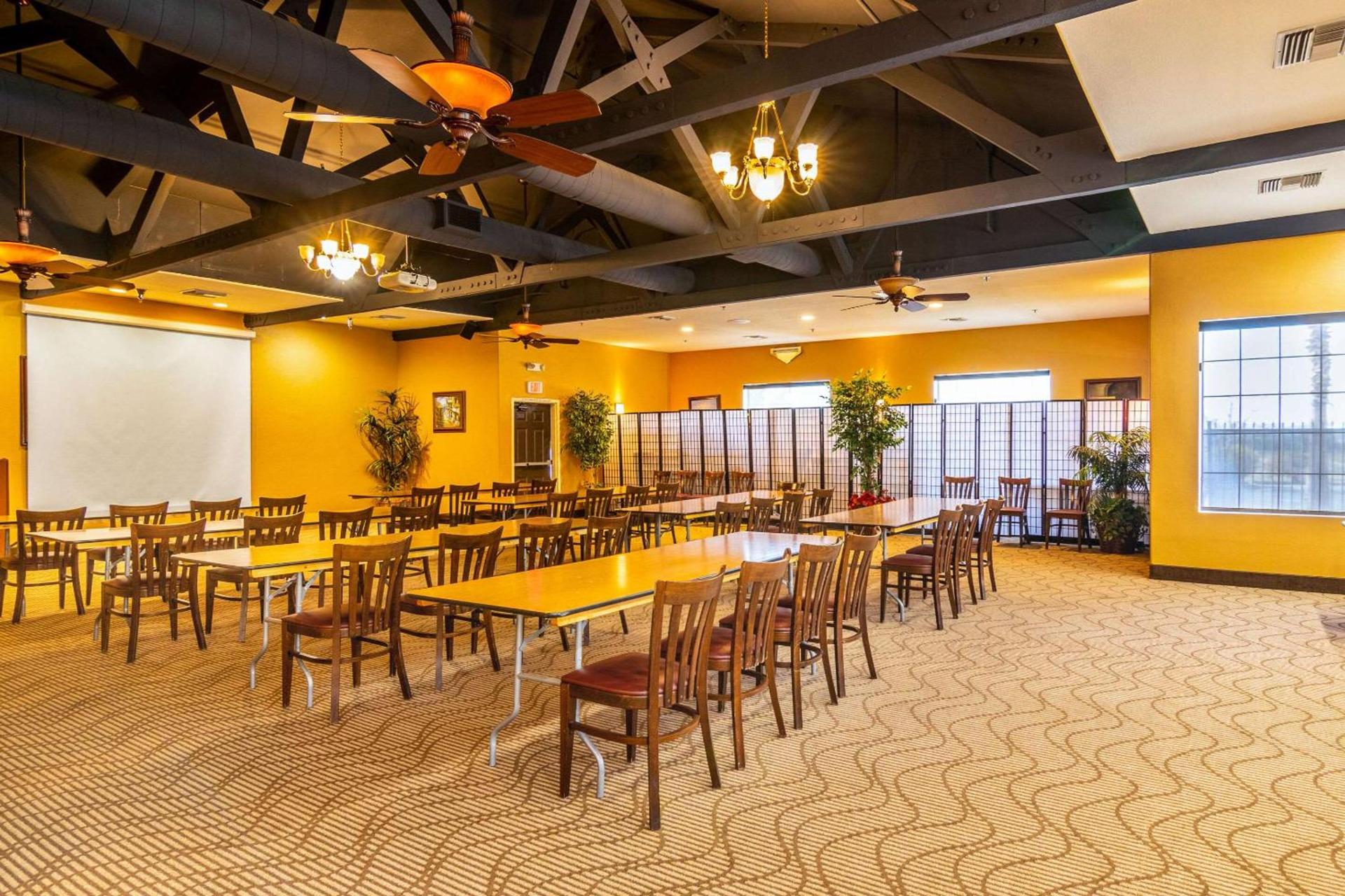 Comfort Inn & Suites Mojave photo 25