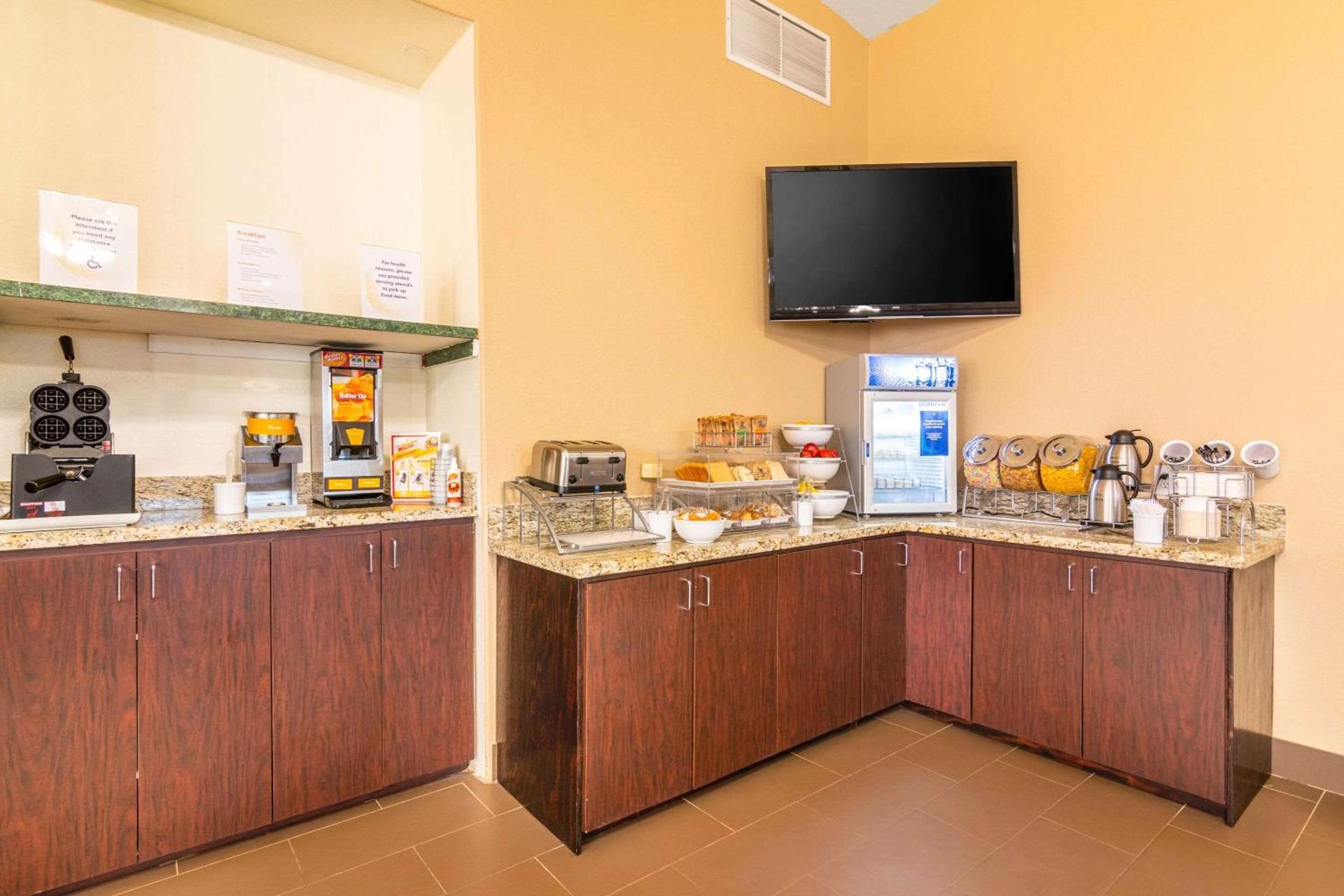 Comfort Inn & Suites Mojave photo 27