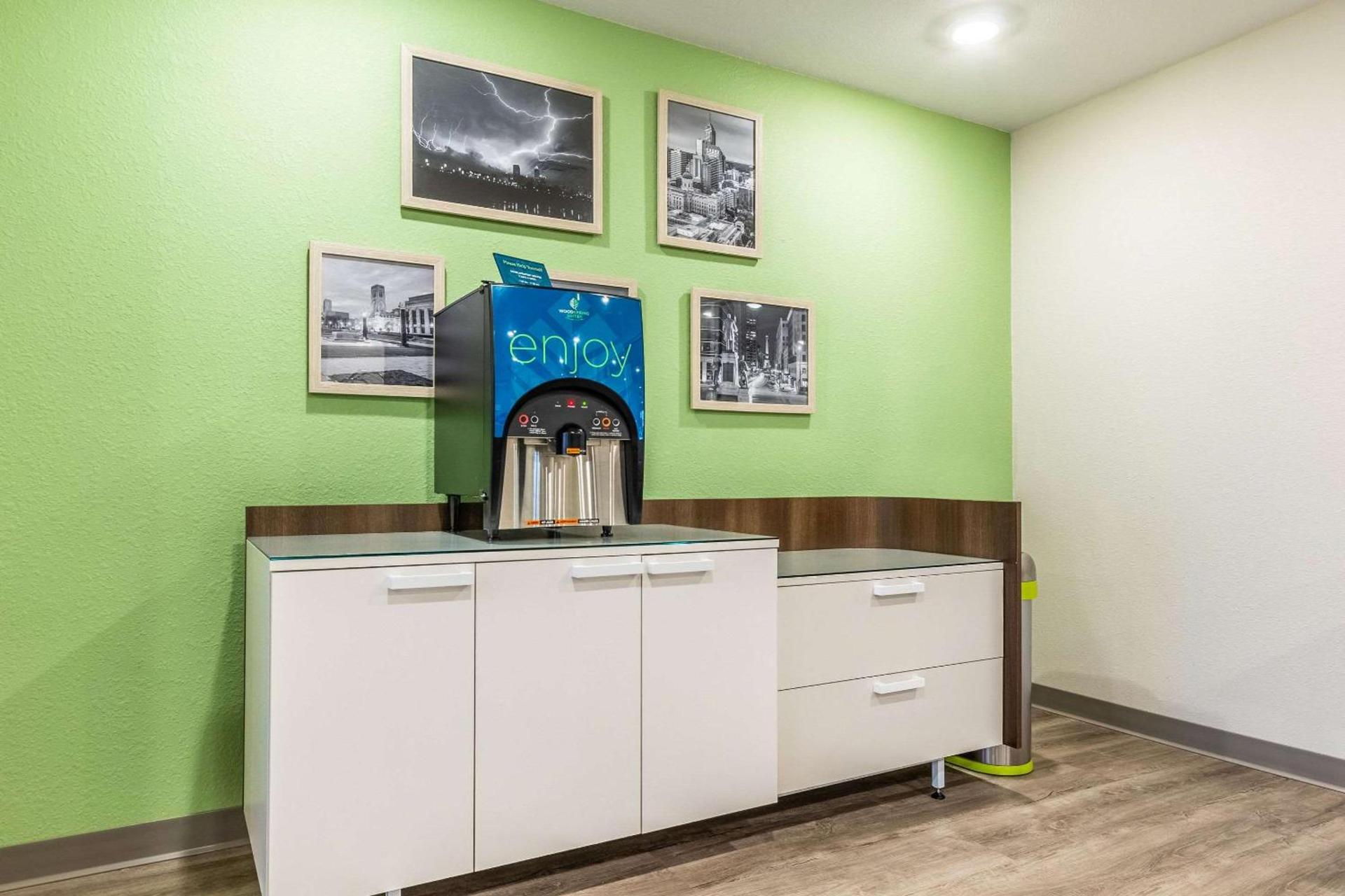 WoodSpring Suites Indianapolis Castleton photo 13