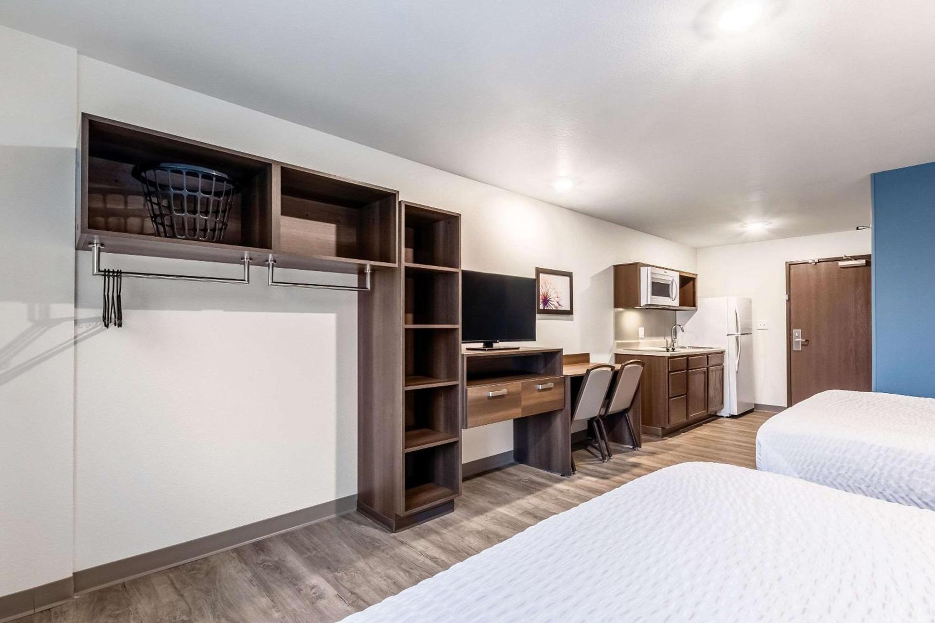 WoodSpring Suites Indianapolis Castleton photo 15