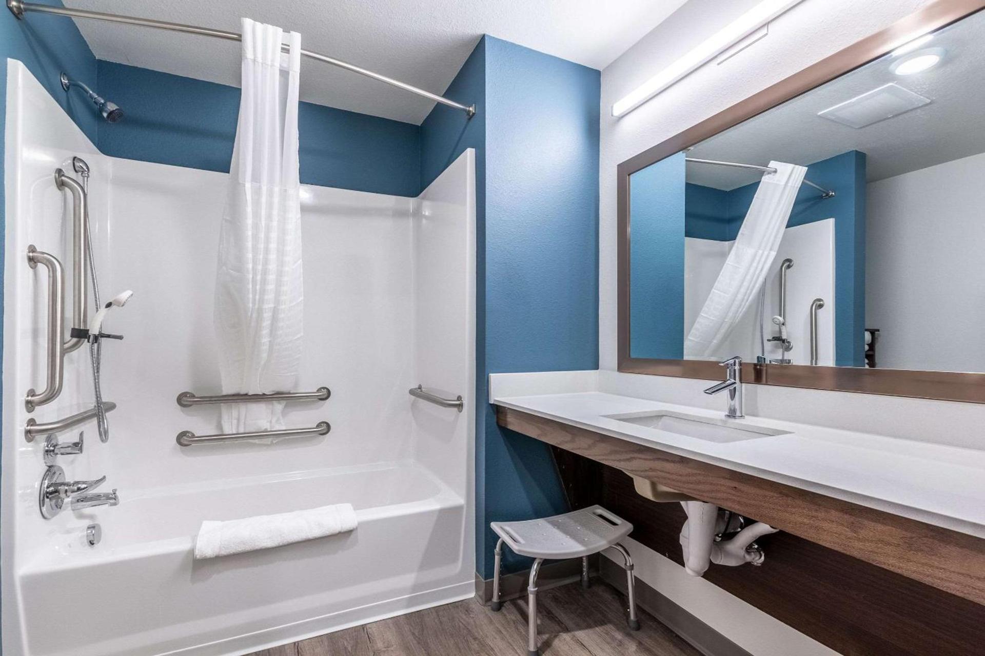 WoodSpring Suites Indianapolis Castleton photo 22