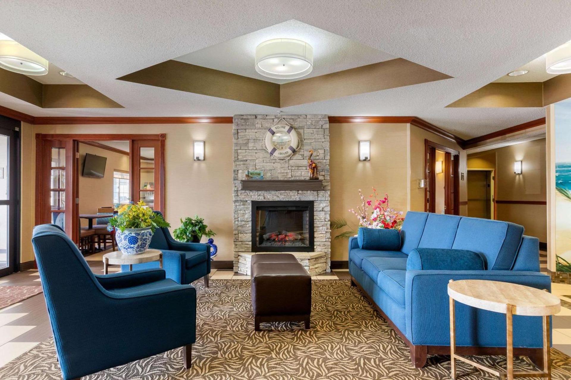Comfort Suites Stevensville - St Joseph photo 37