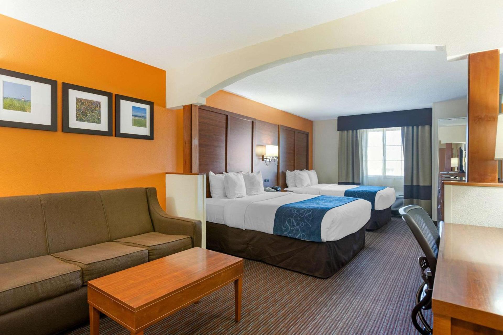 Comfort Suites Stevensville - St Joseph photo 31