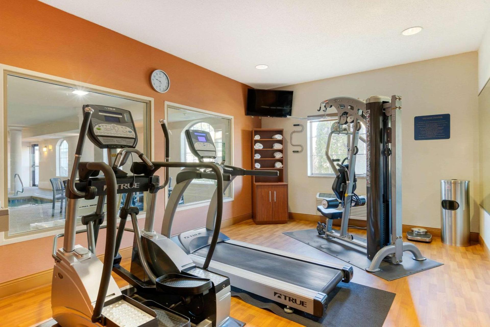 Comfort Suites Stevensville - St Joseph photo 22