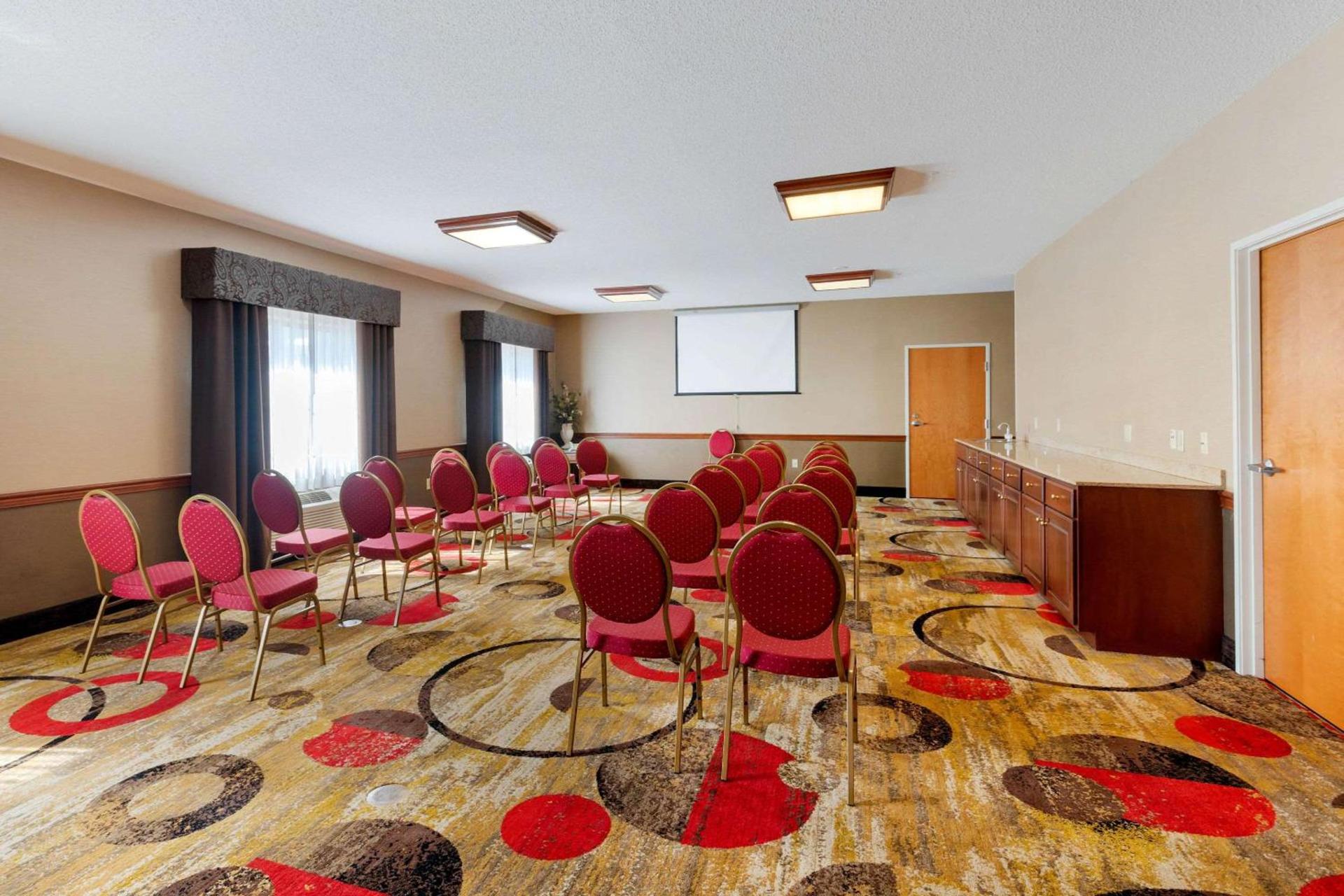 Comfort Suites Stevensville - St Joseph photo 19