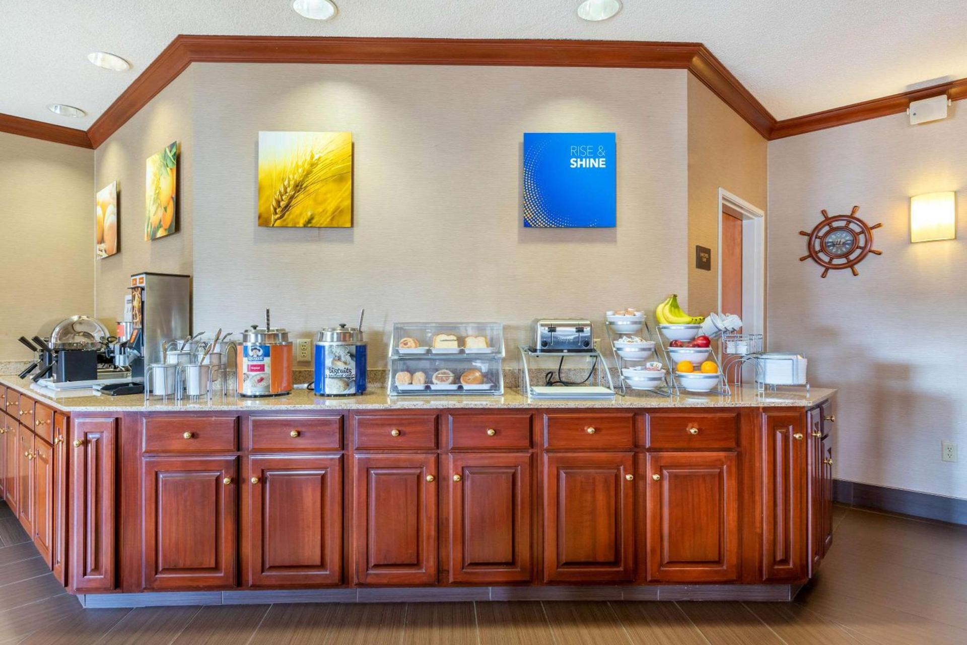 Comfort Suites Stevensville - St Joseph photo 20