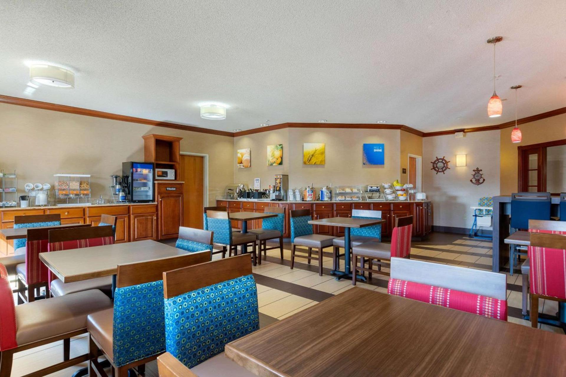 Comfort Suites Stevensville - St Joseph photo 18