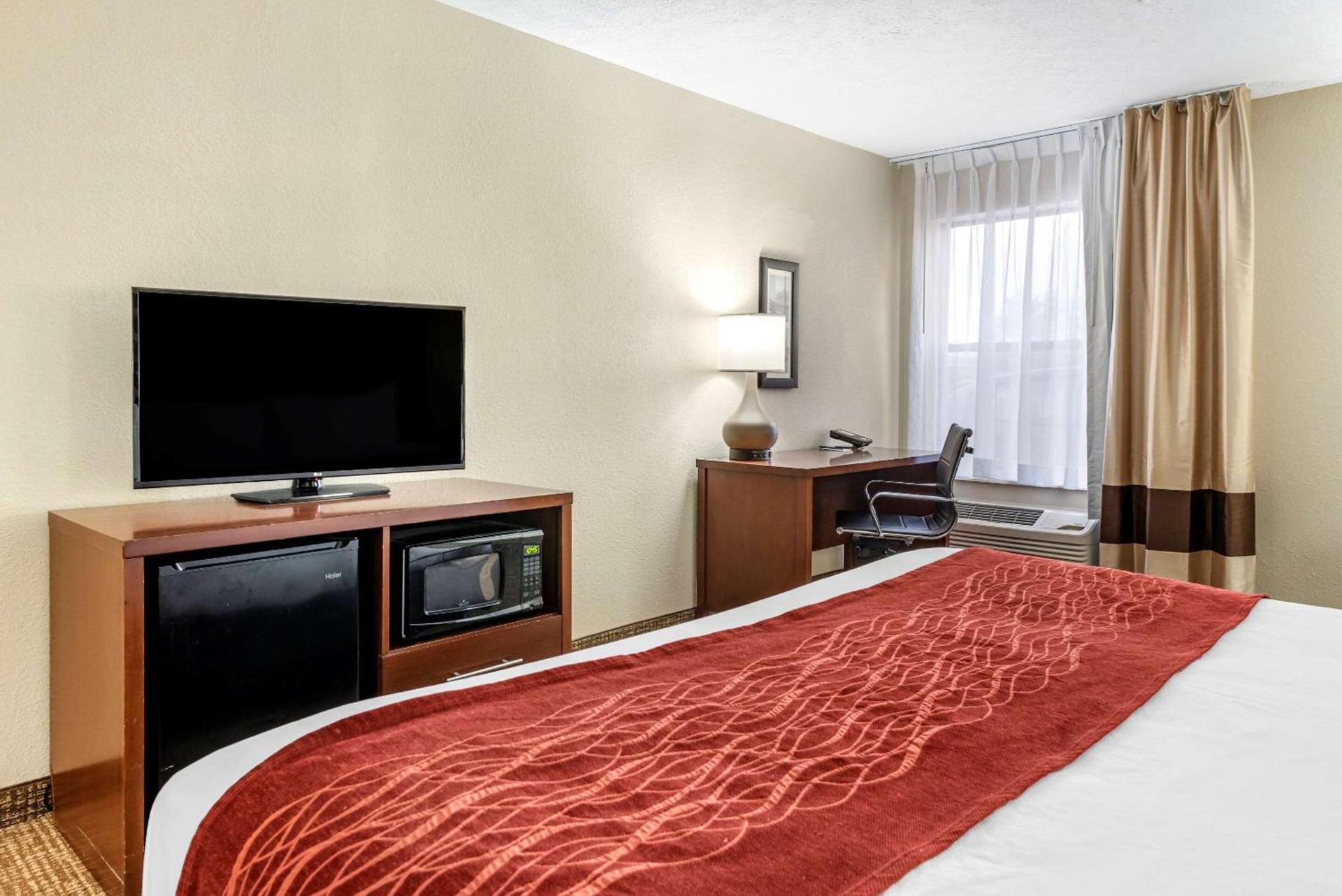Comfort Inn & Suites Cincinnati Eastgate photo 6