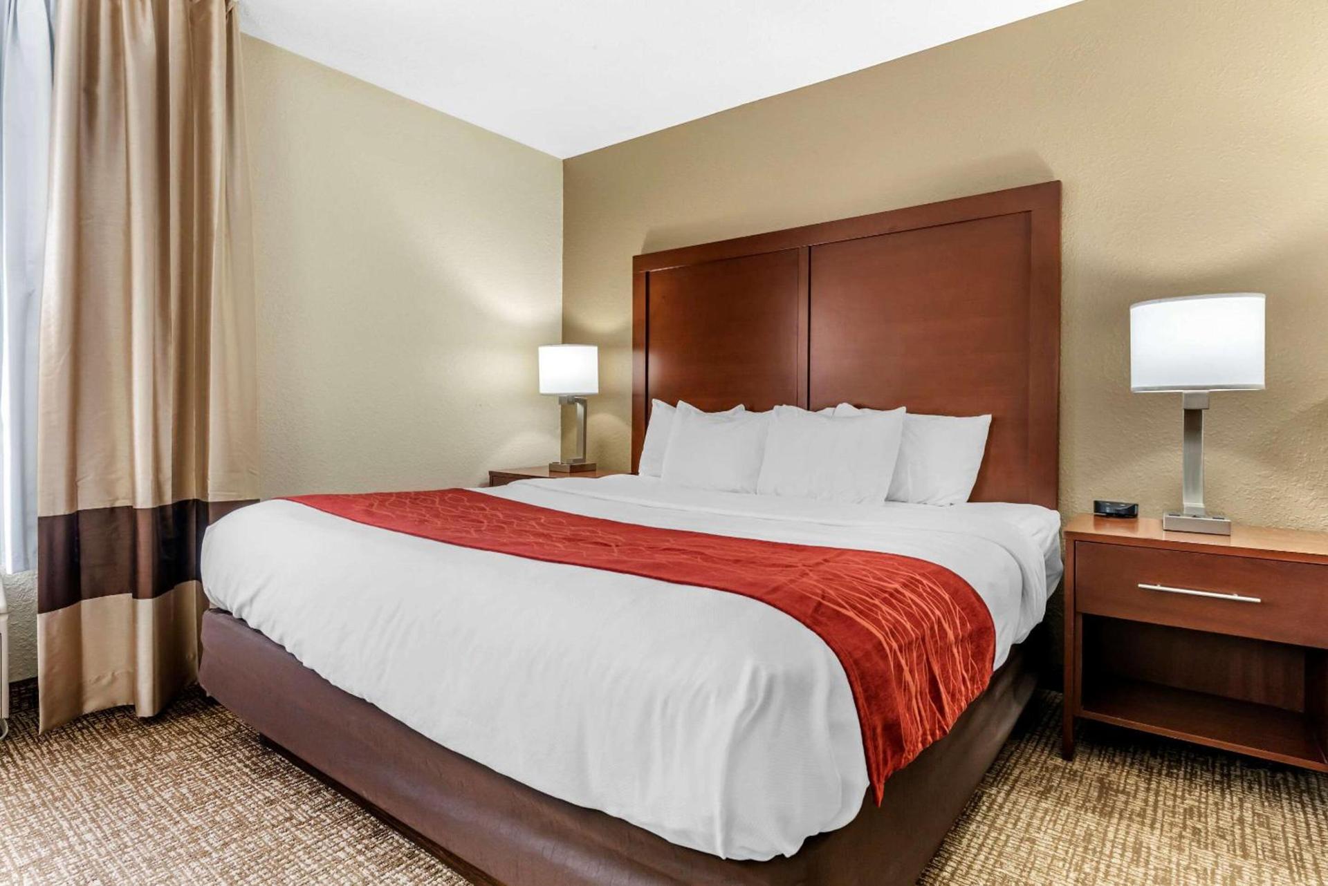 Comfort Inn & Suites Cincinnati Eastgate photo 11