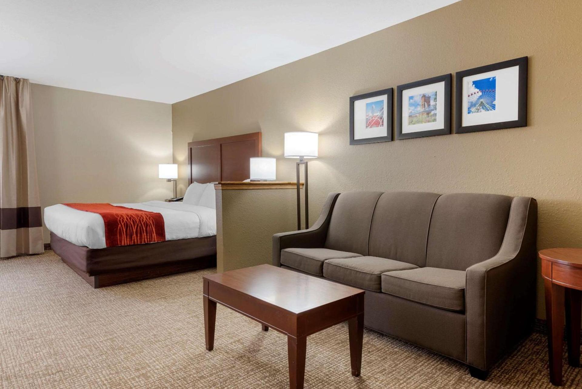 Comfort Inn & Suites Cincinnati Eastgate photo 15