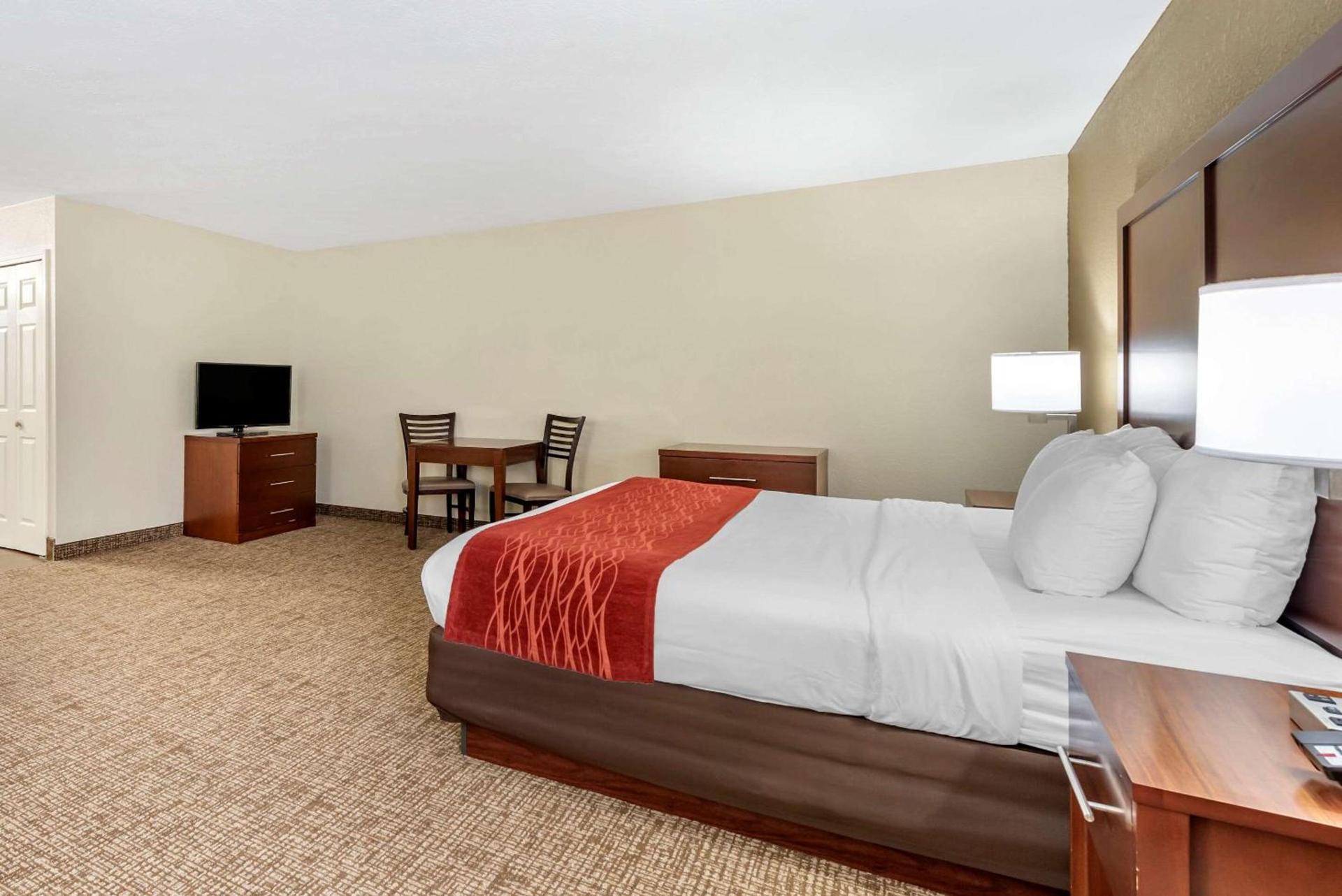 Comfort Inn & Suites Cincinnati Eastgate photo 17