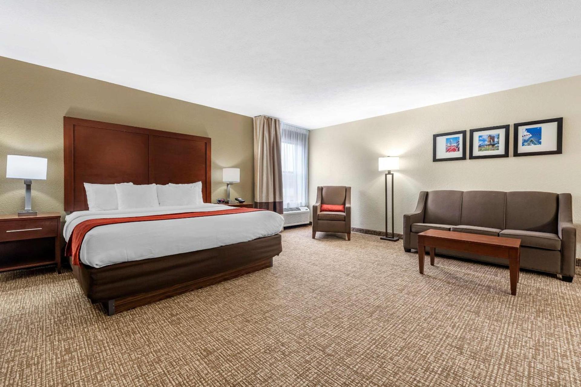 Comfort Inn & Suites Cincinnati Eastgate photo 16