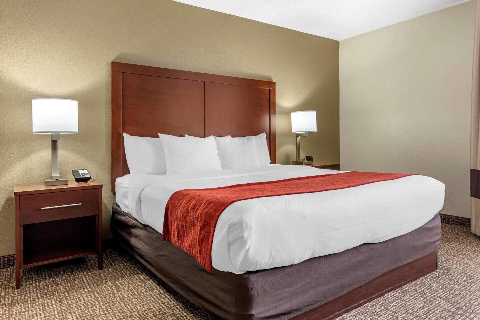 Comfort Inn & Suites Cincinnati Eastgate photo 20