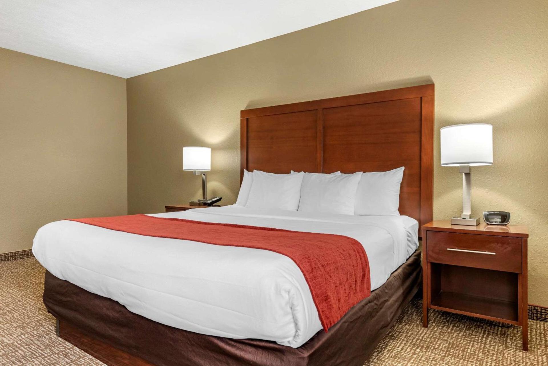 Comfort Inn & Suites Cincinnati Eastgate photo 23