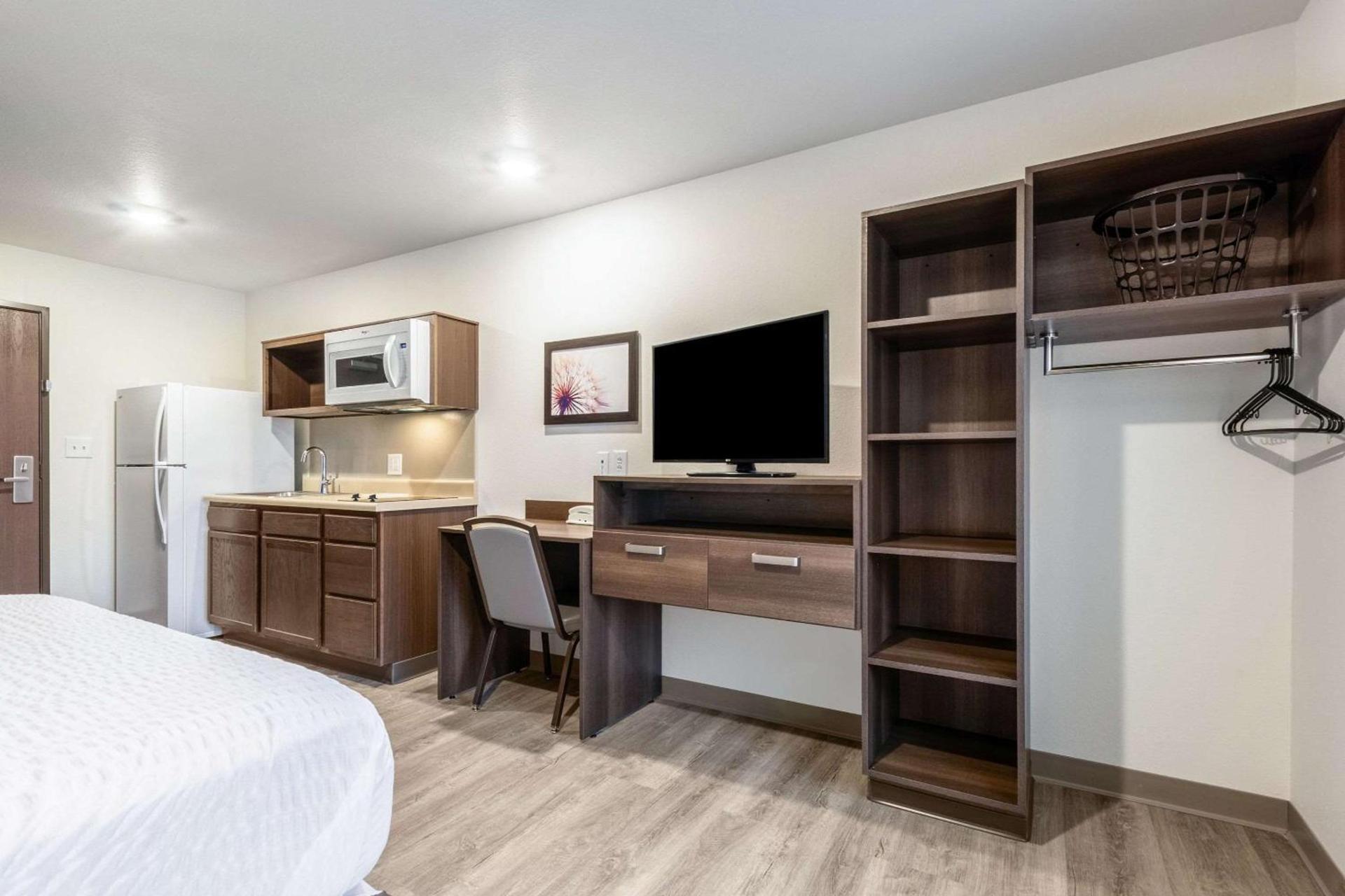WoodSpring Suites Indianapolis Castleton photo 36