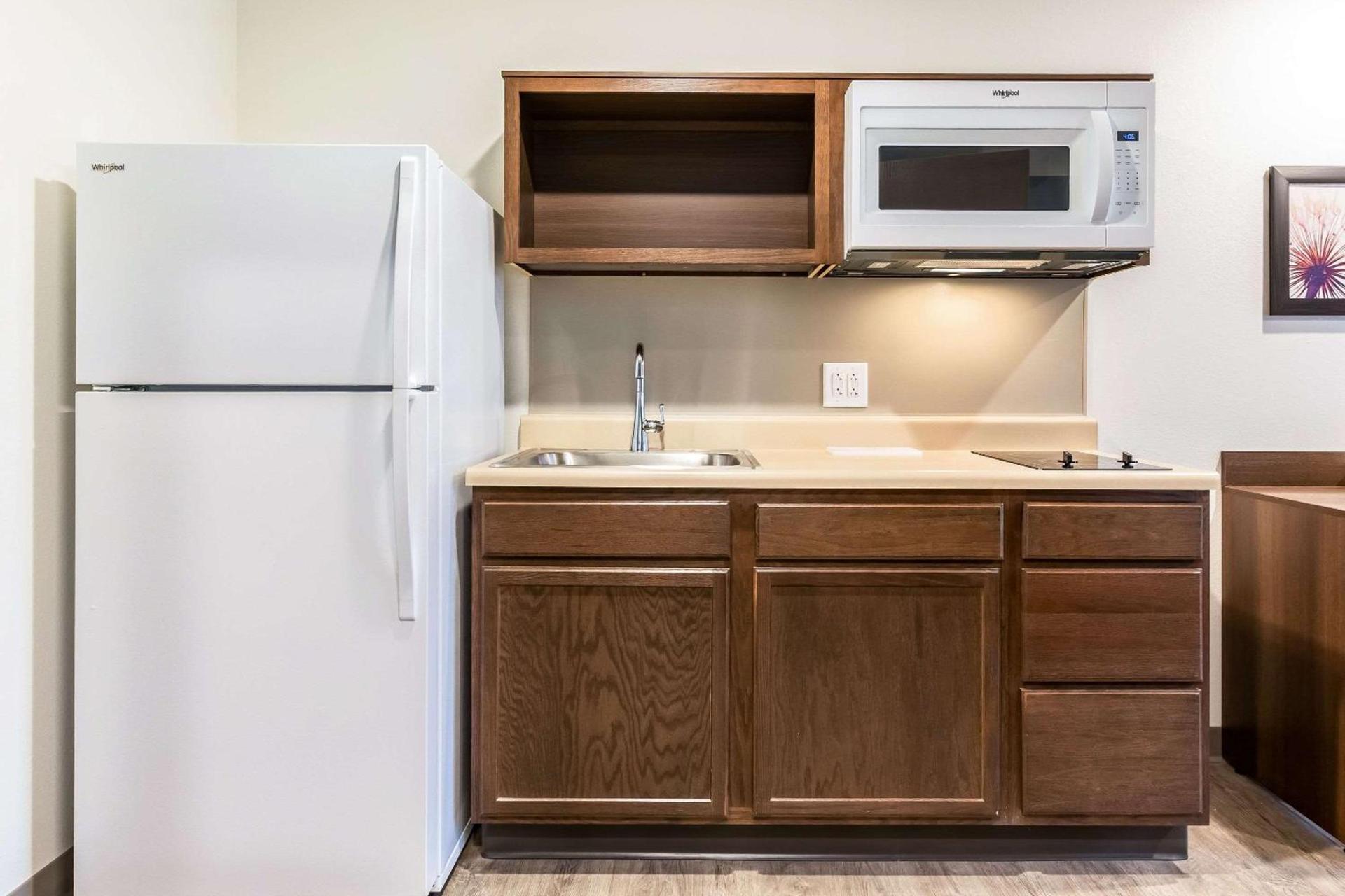 WoodSpring Suites Indianapolis Castleton photo 31