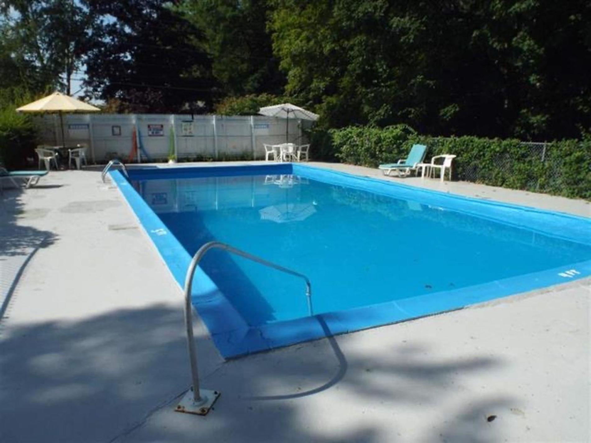 Yankee Trail Motel photo 28