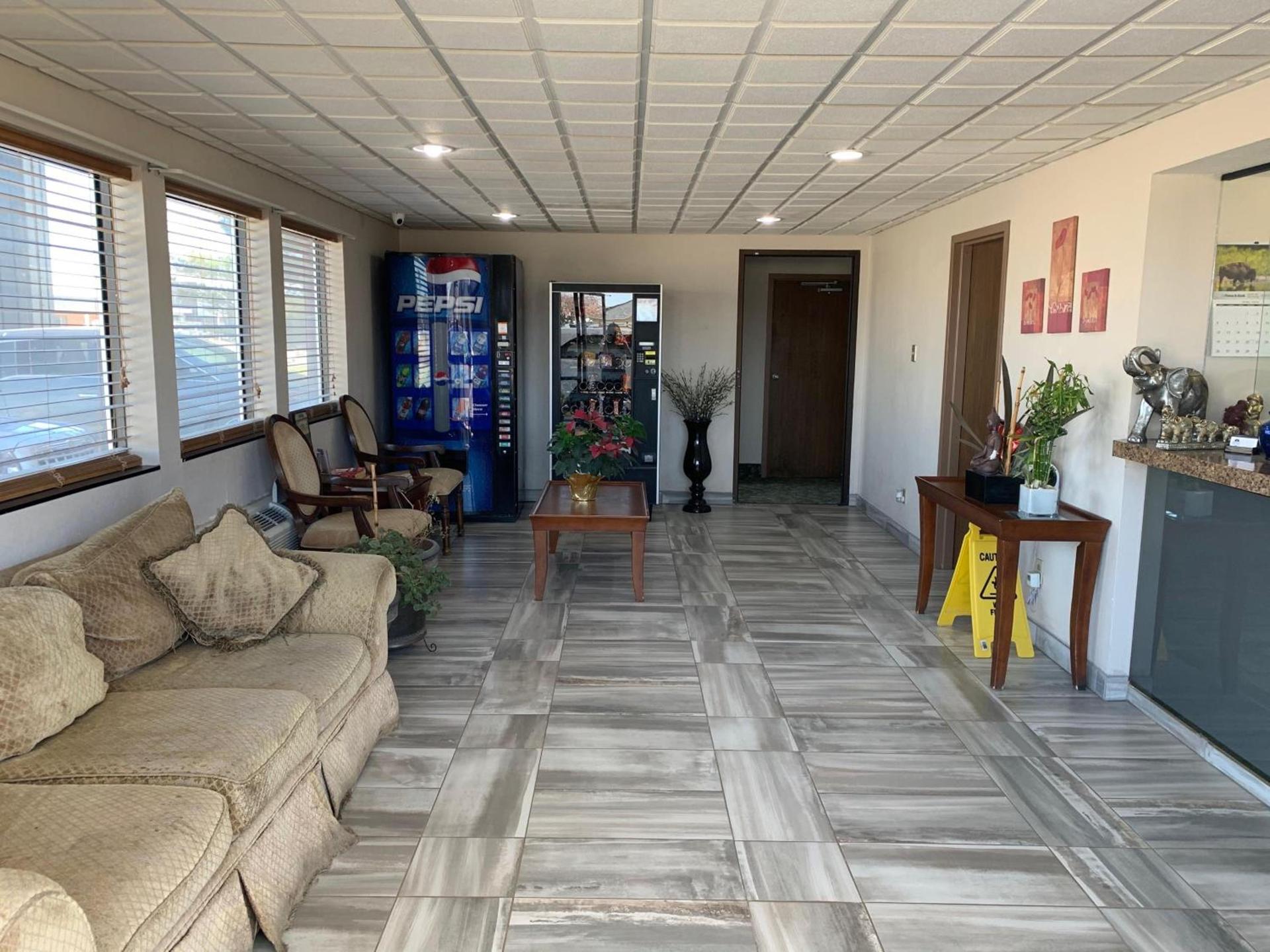 Econo Inn photo 4
