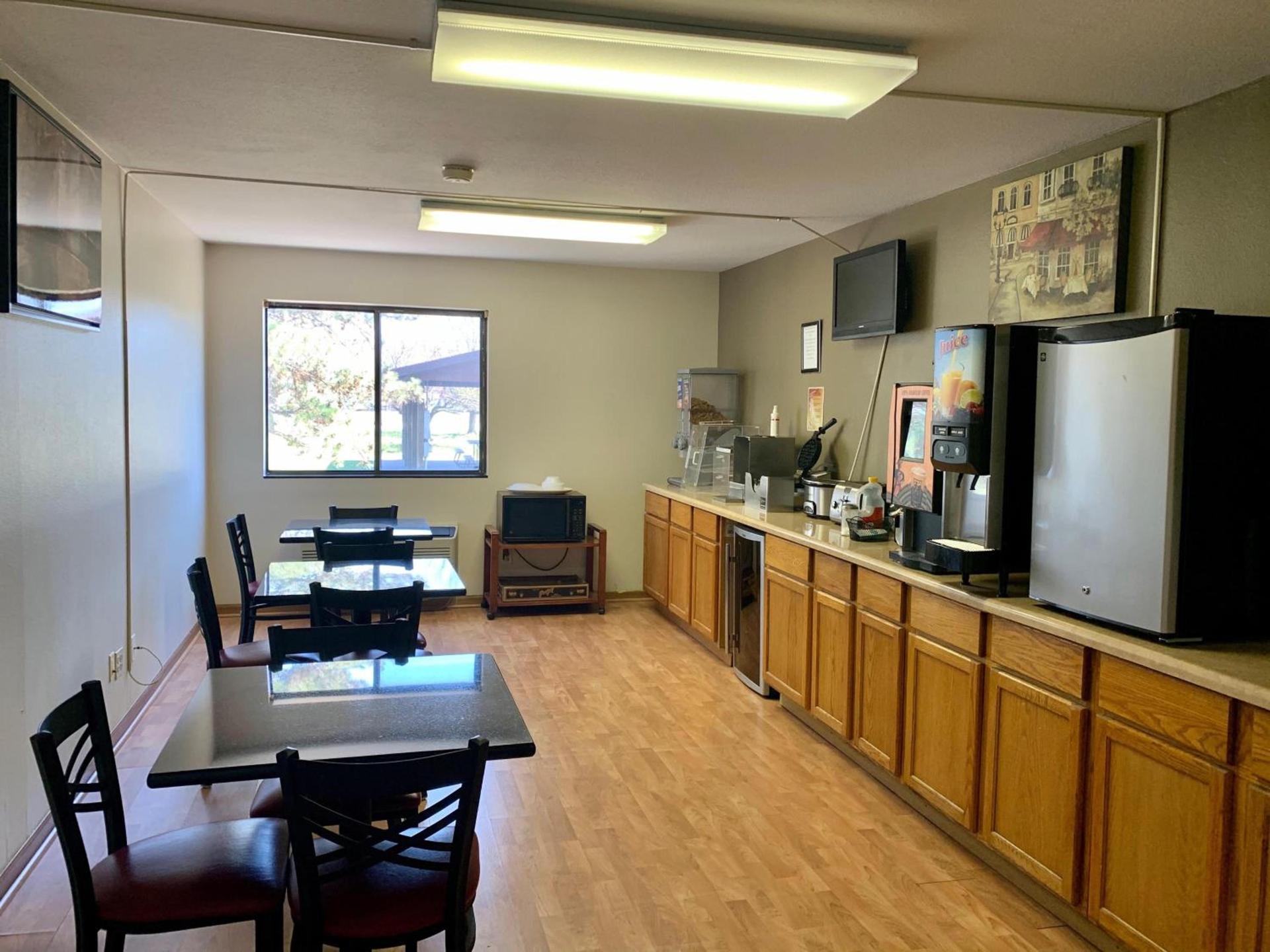 Econo Inn photo 6