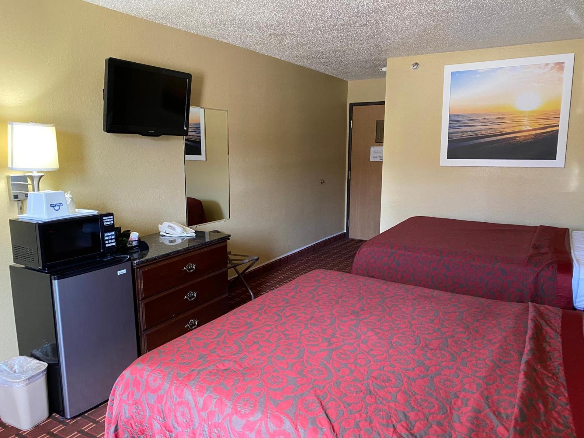 Days Inn by Wyndham Morton photo 6
