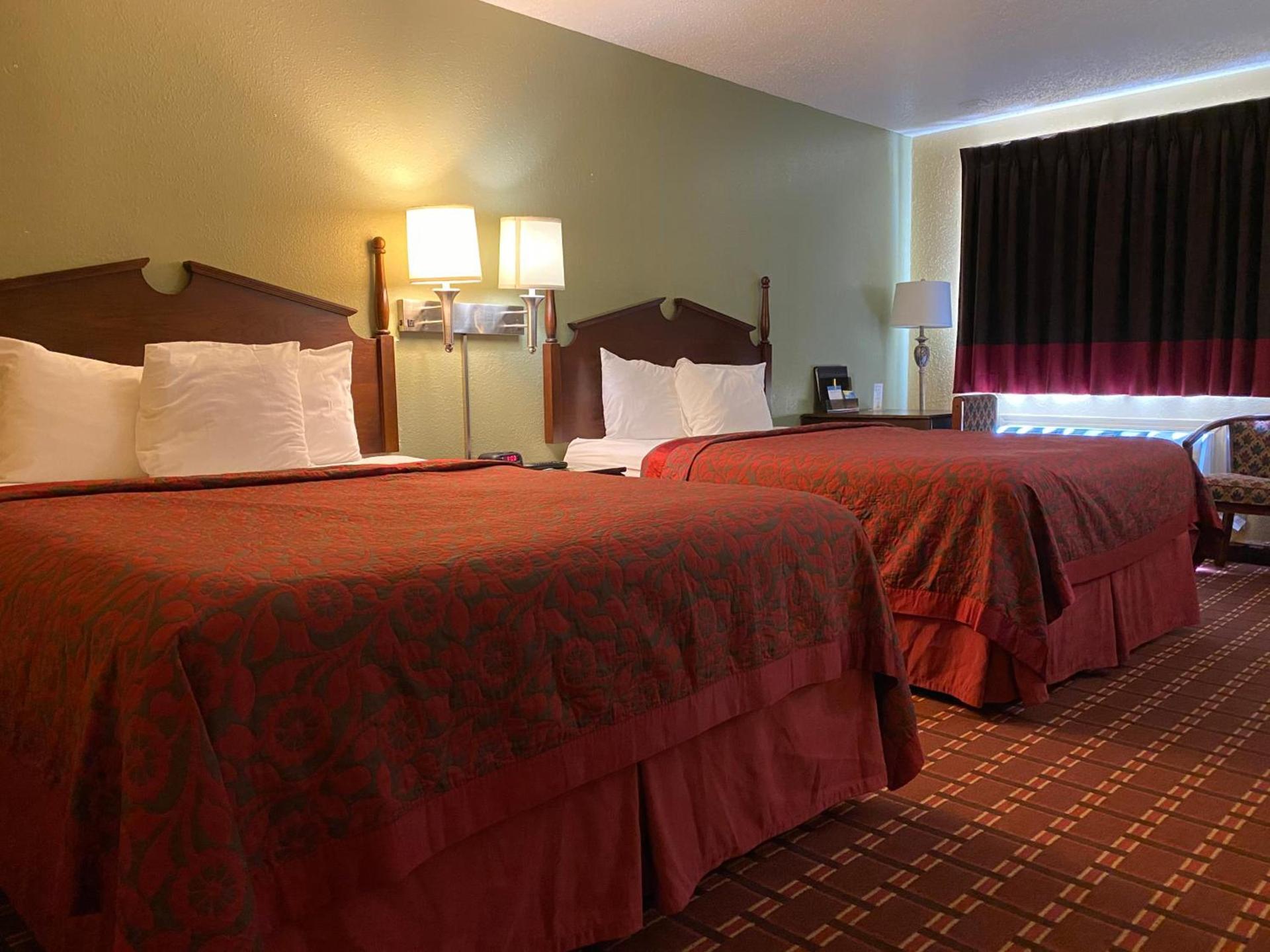Days Inn by Wyndham Morton photo 4