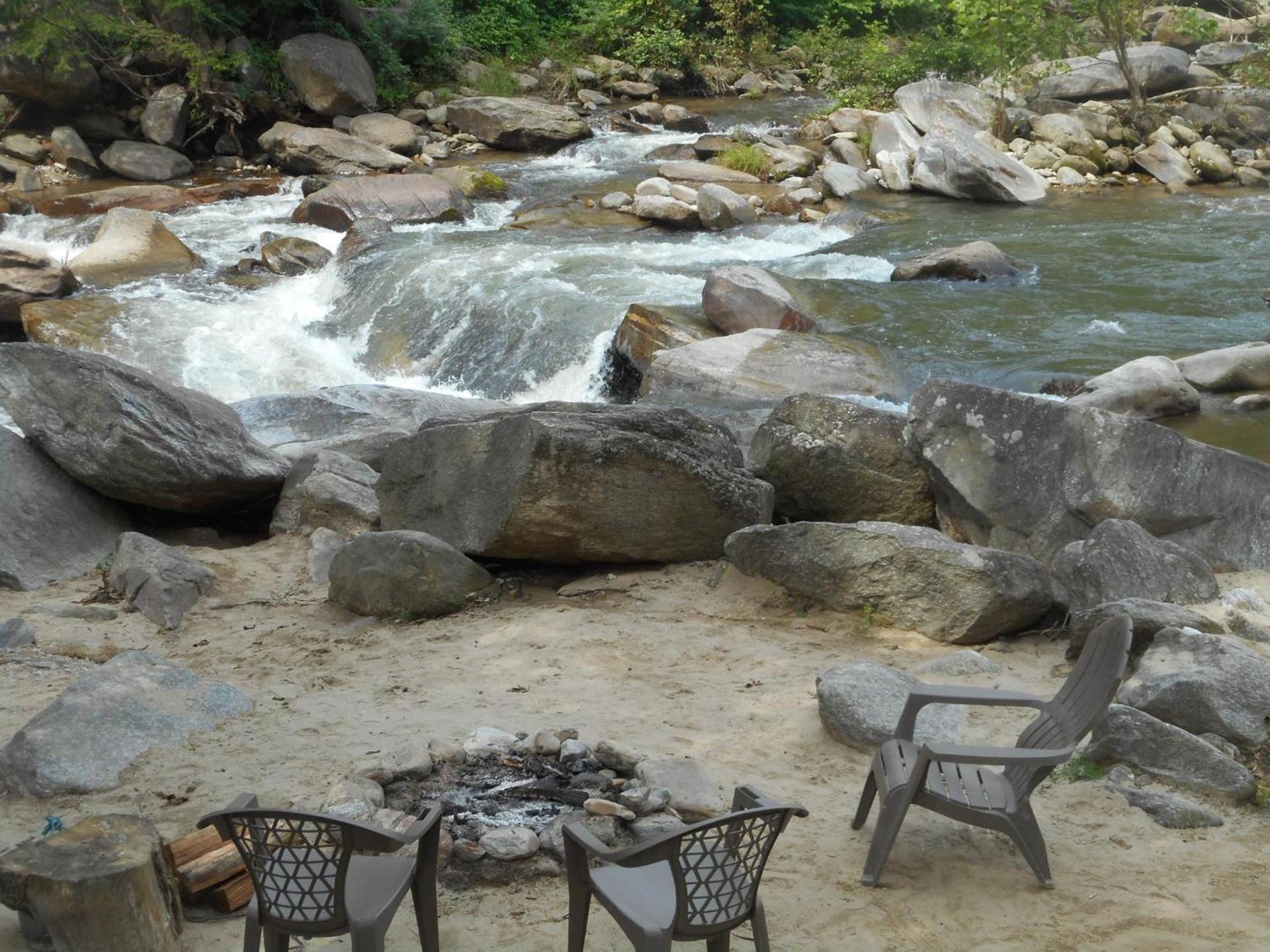 The Evening Shade River Lodge and Cabins photo 6