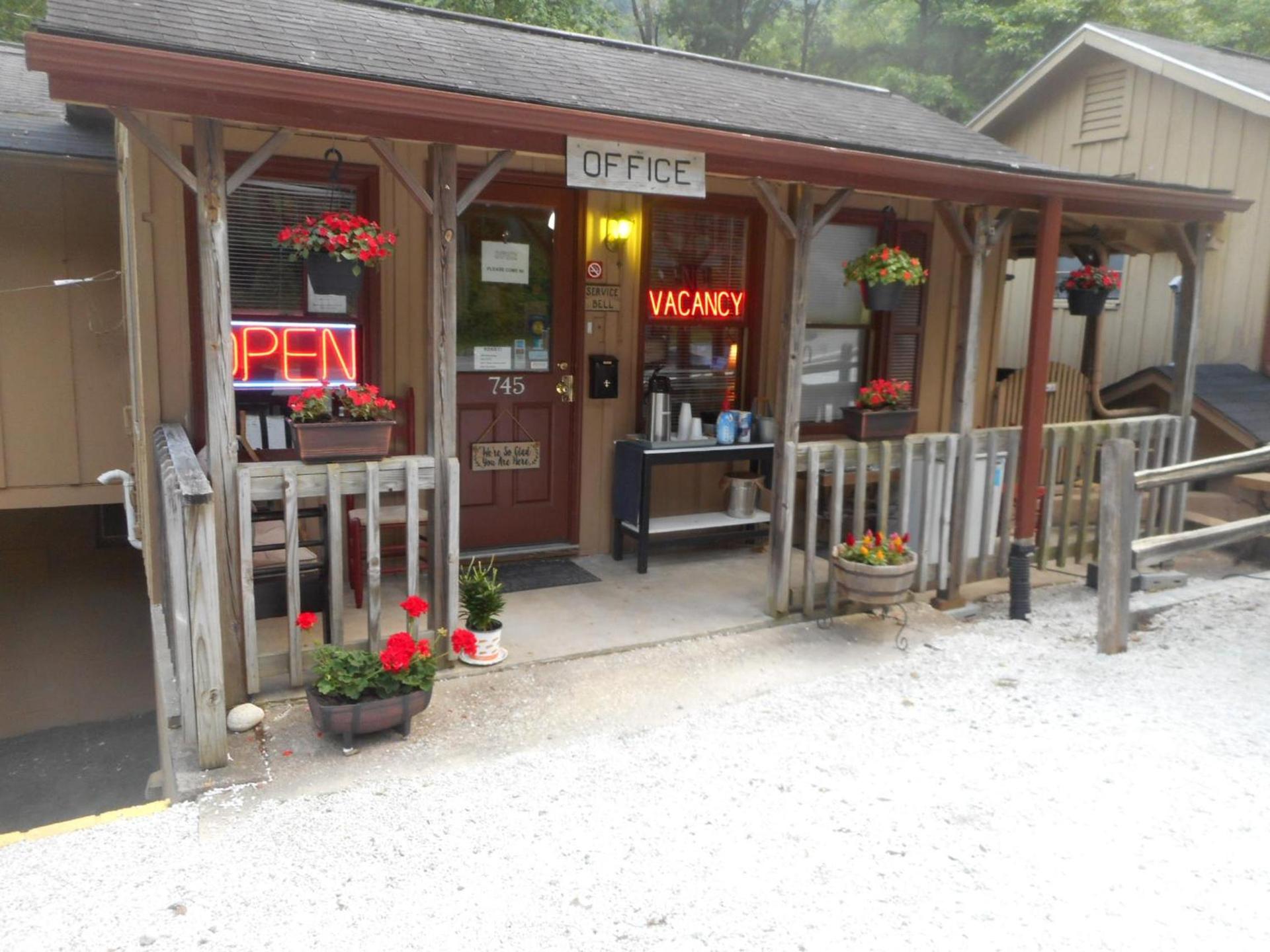 The Evening Shade River Lodge and Cabins photo 15