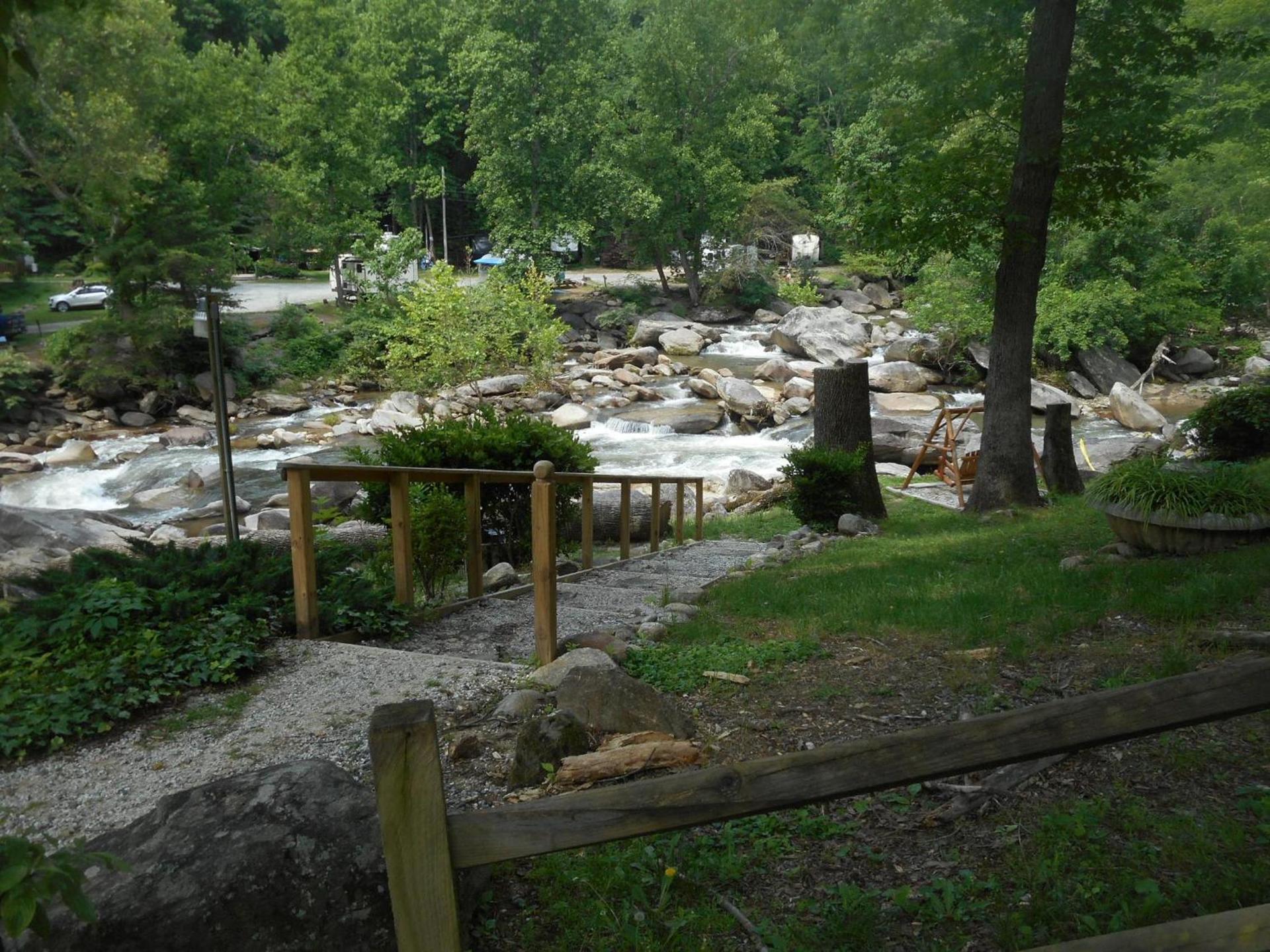 The Evening Shade River Lodge and Cabins photo 13