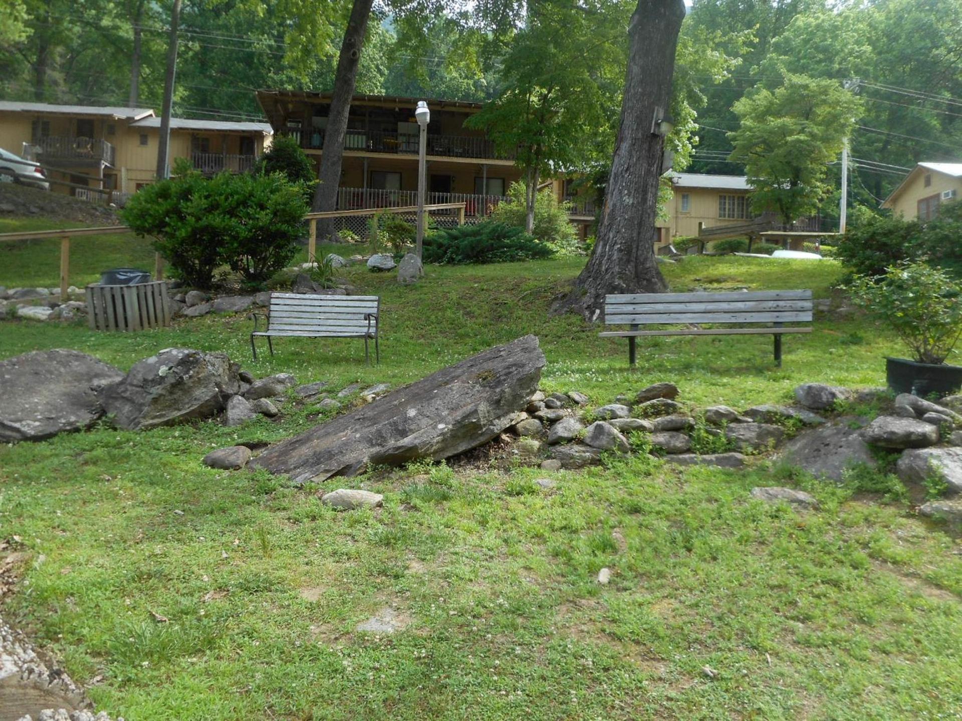The Evening Shade River Lodge and Cabins photo 12