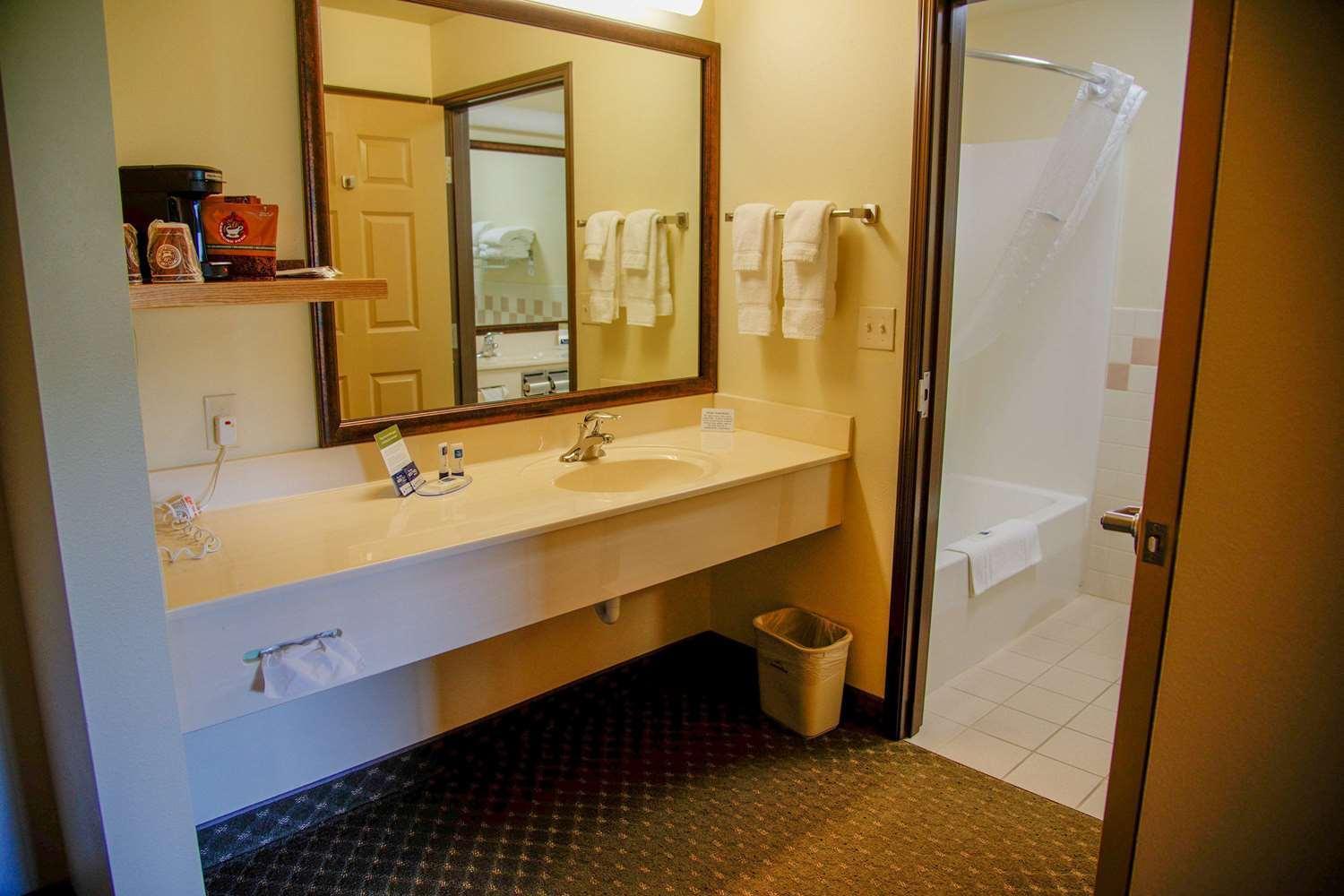 AmericInn by Wyndham Havre photo 48