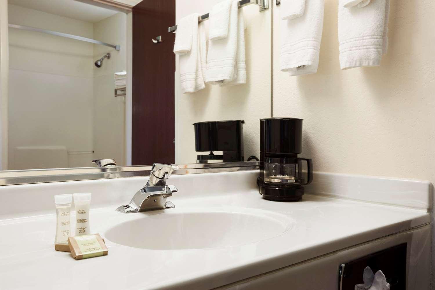 Super 8 by Wyndham Aurora/Naperville Area photo 16