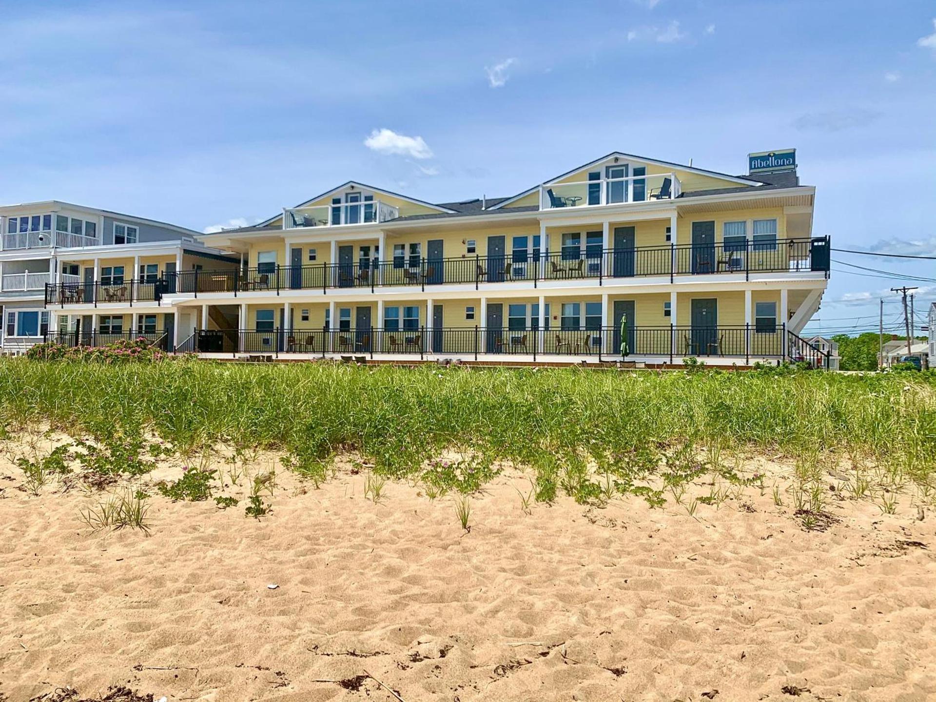 Abellona Inn & Suites photo 1