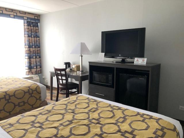 Baymont by Wyndham - Chicago - Addison - O'Hare photo 27