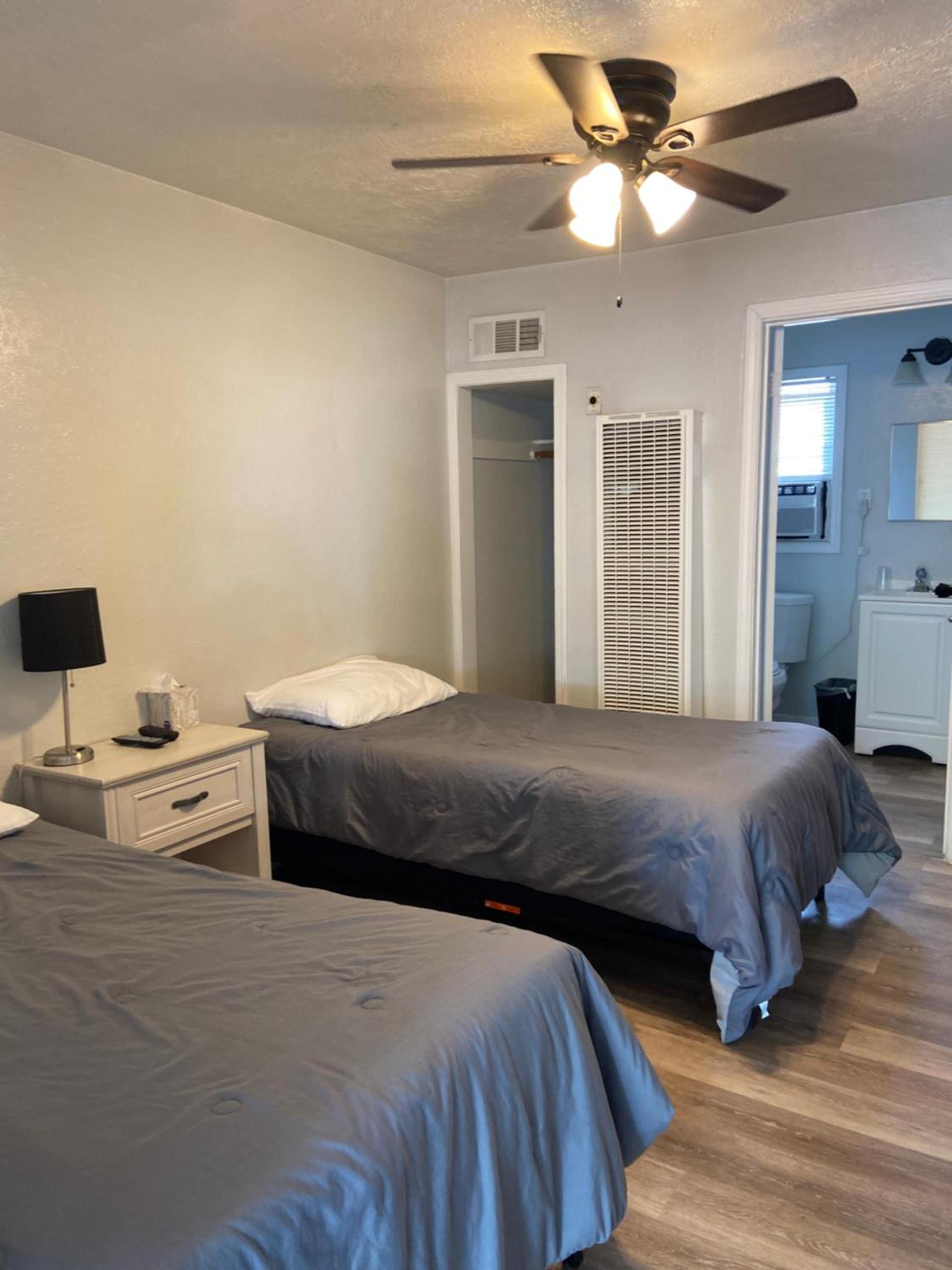 Dahl's Motel photo 12