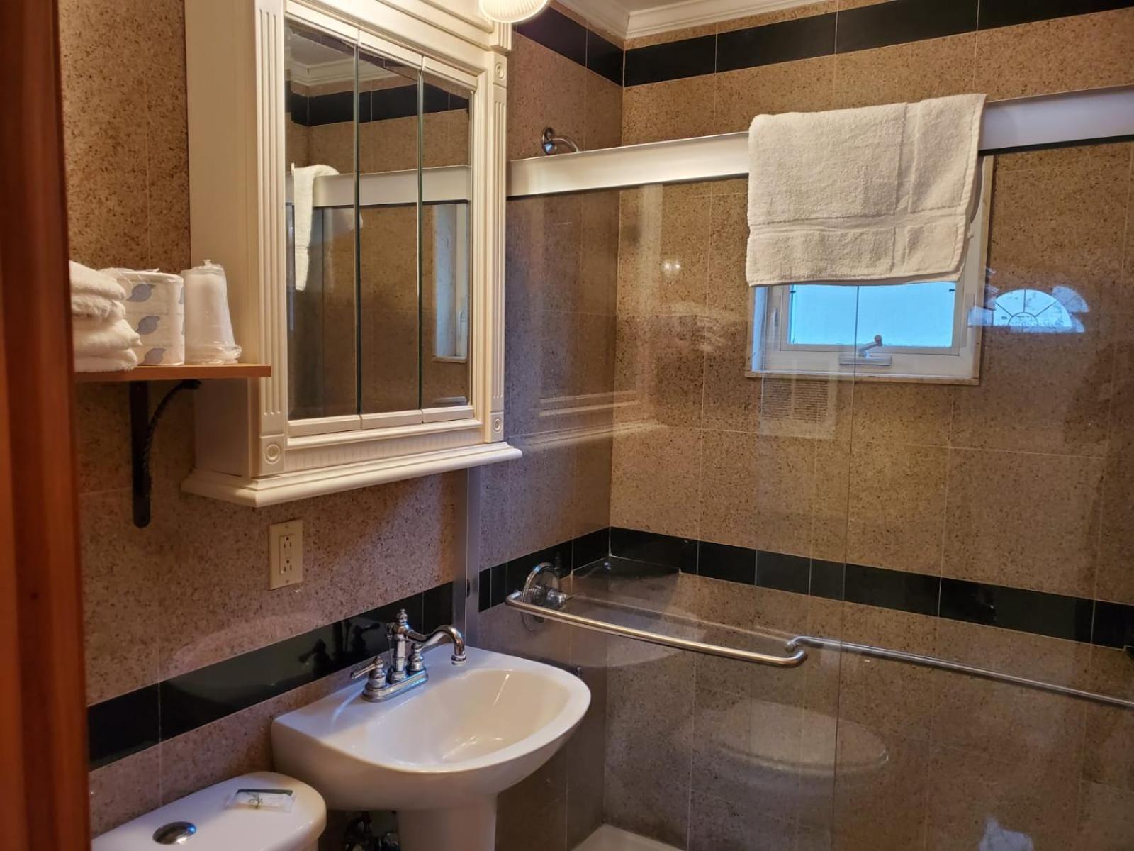 Golden Gate Lodging photo 19