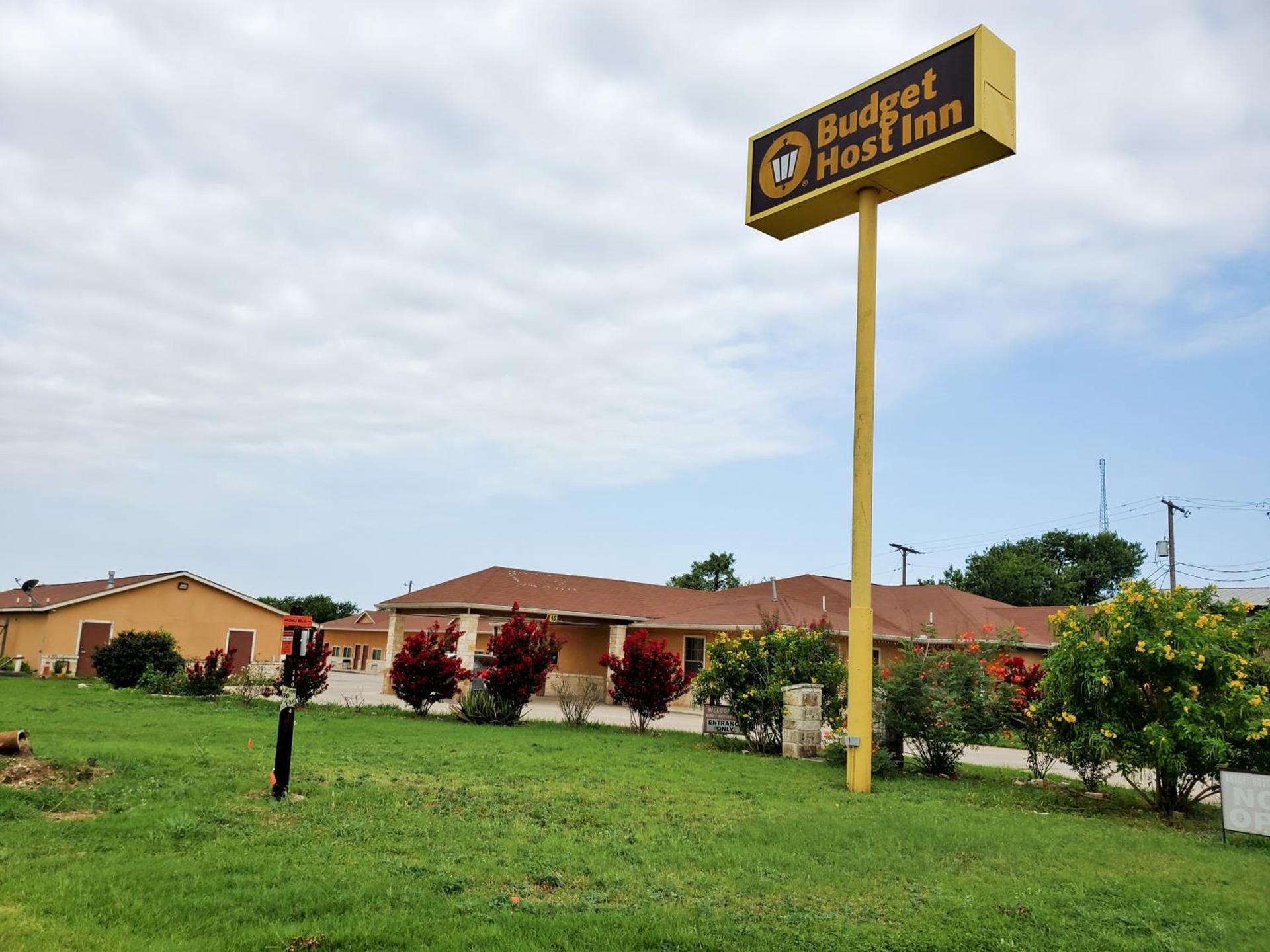 Atria Extended Stays By OYO Jourdanton — hotel in Jourdanton